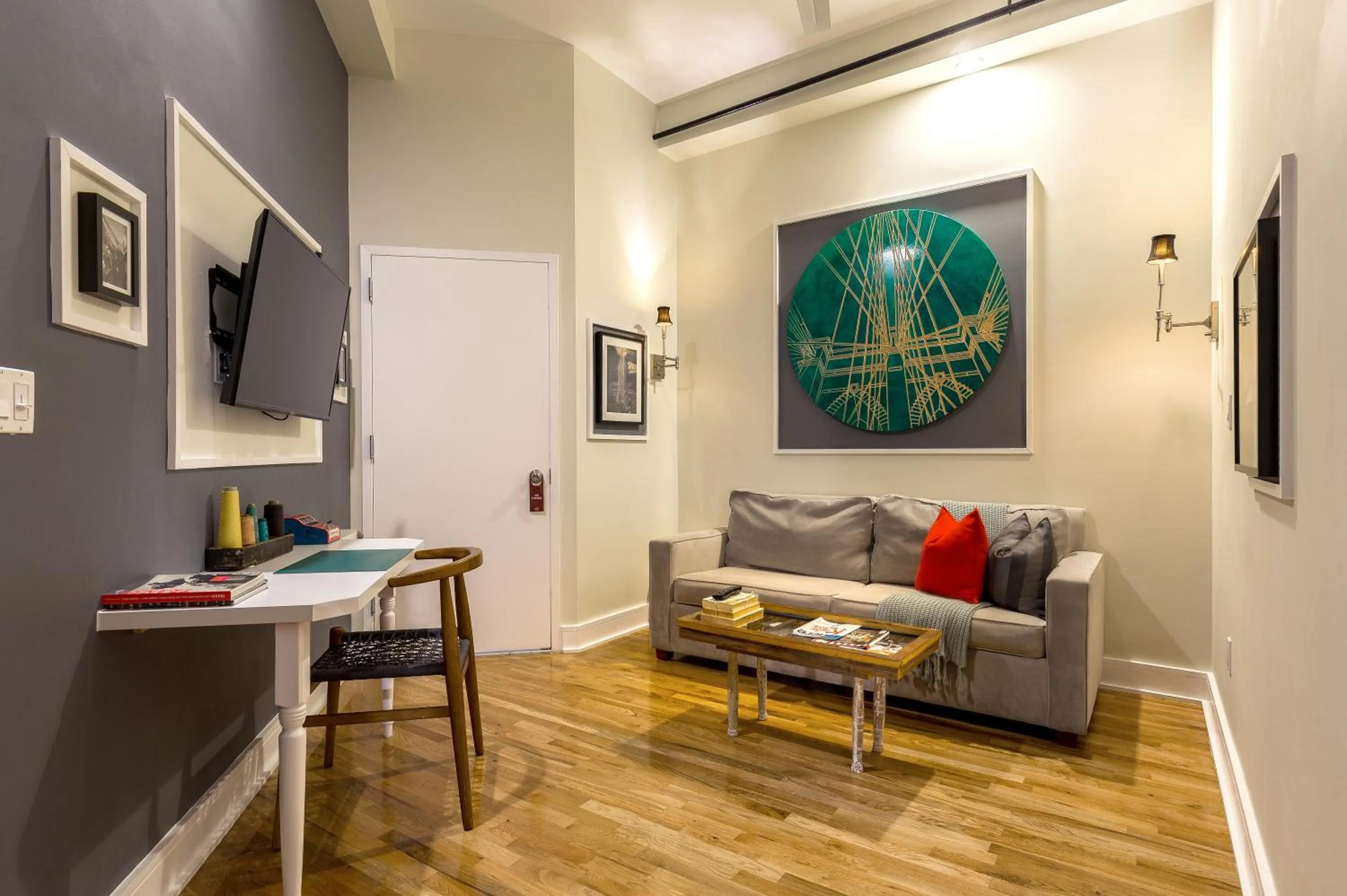 Living room in Henry Norman Hotel