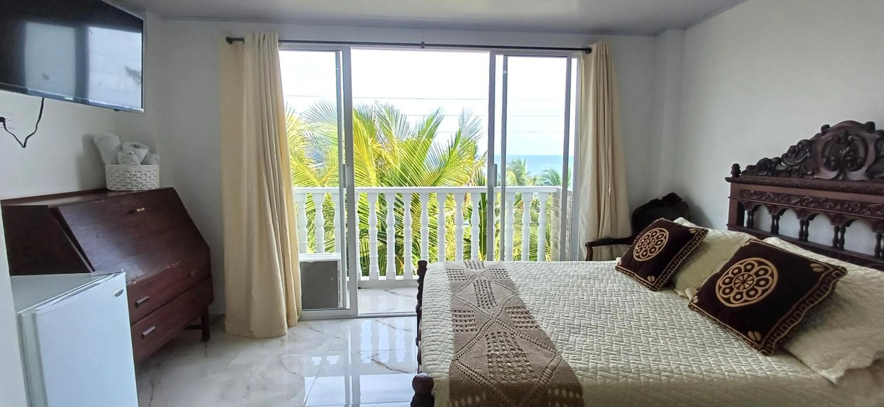 Bed in Sunset Paradise