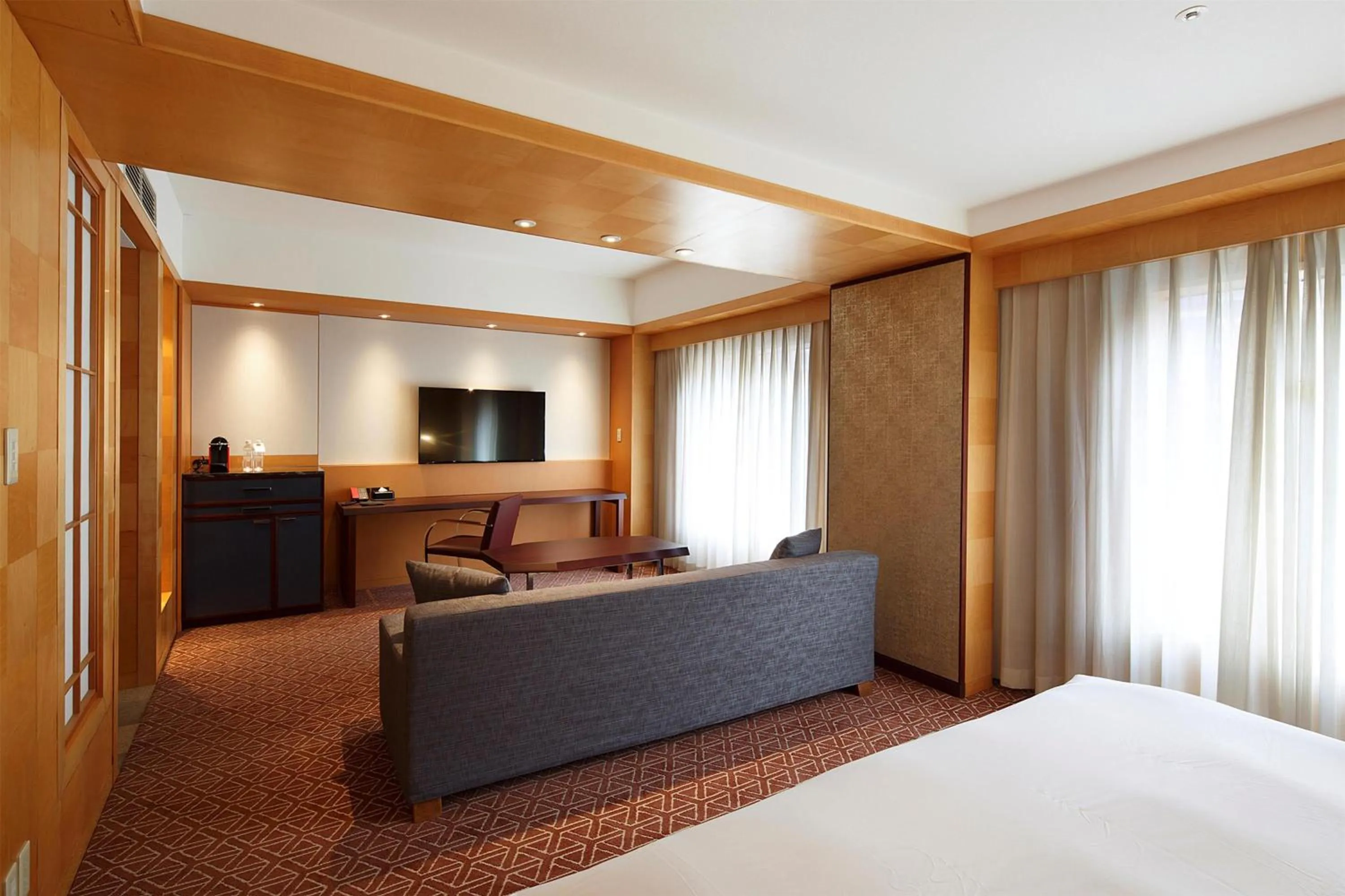 Bedroom, Bed in Grand Hyatt Fukuoka