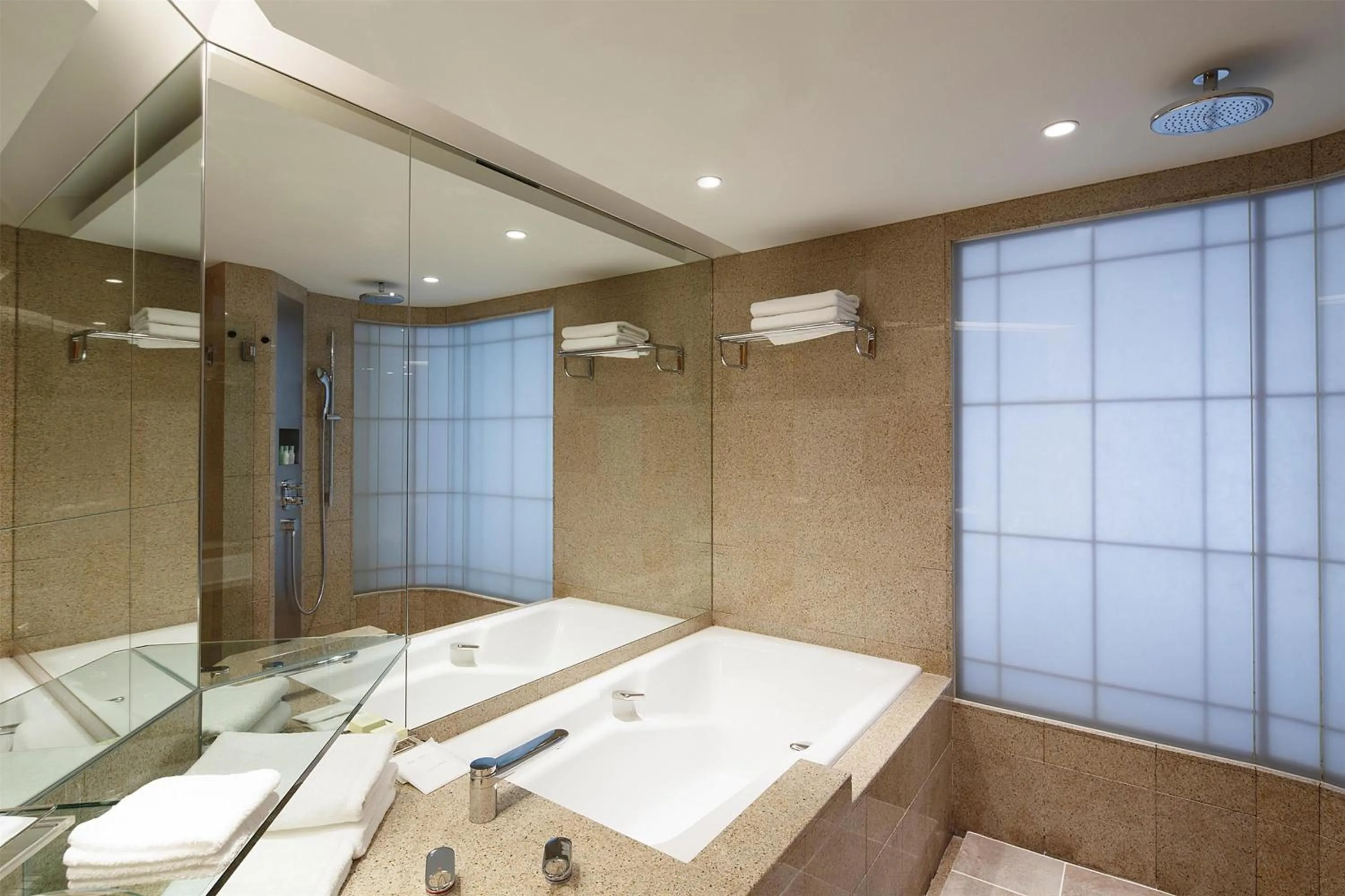 Shower in Grand Hyatt Fukuoka