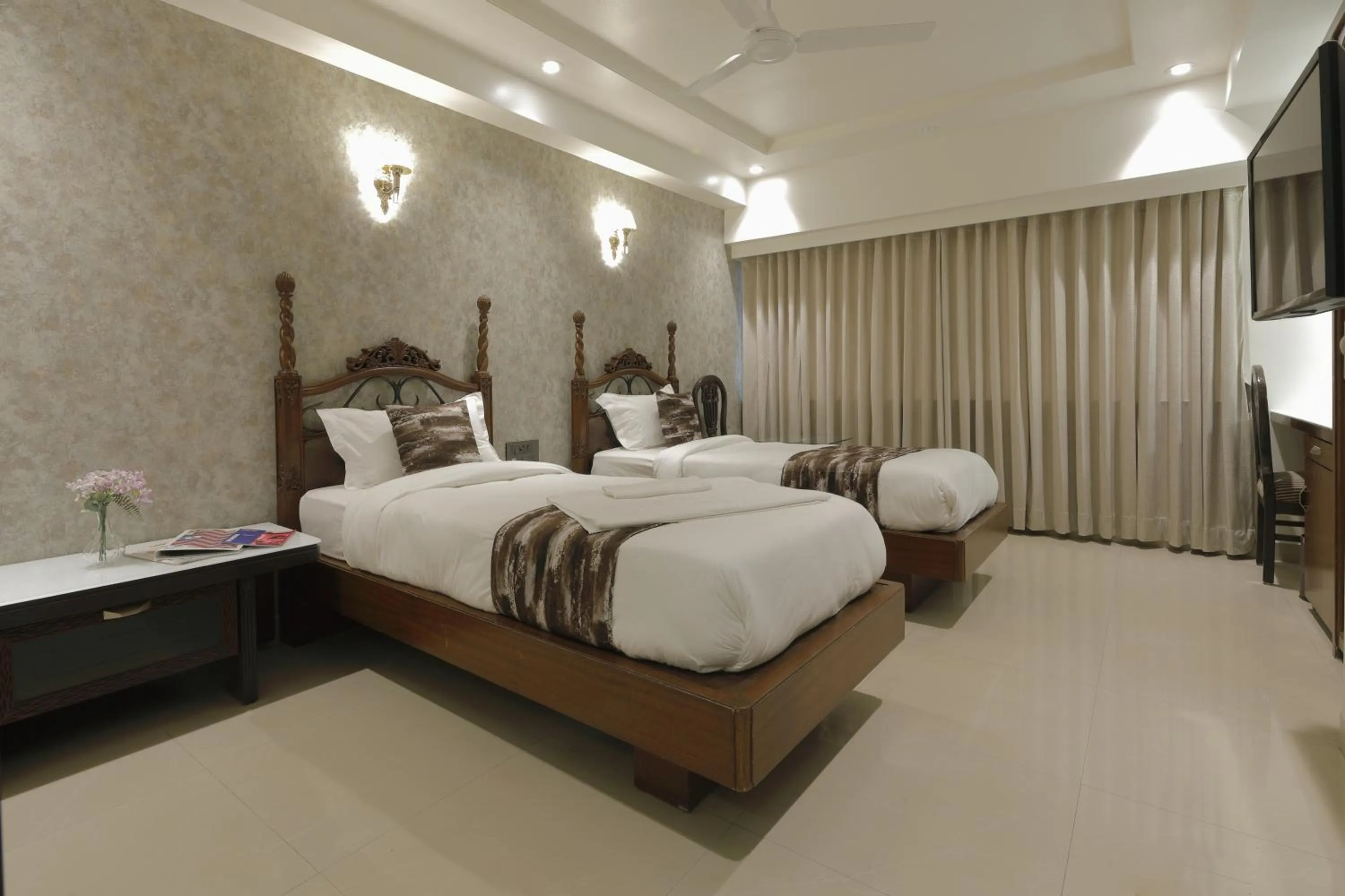 Bed in Hotel Ariana Residency