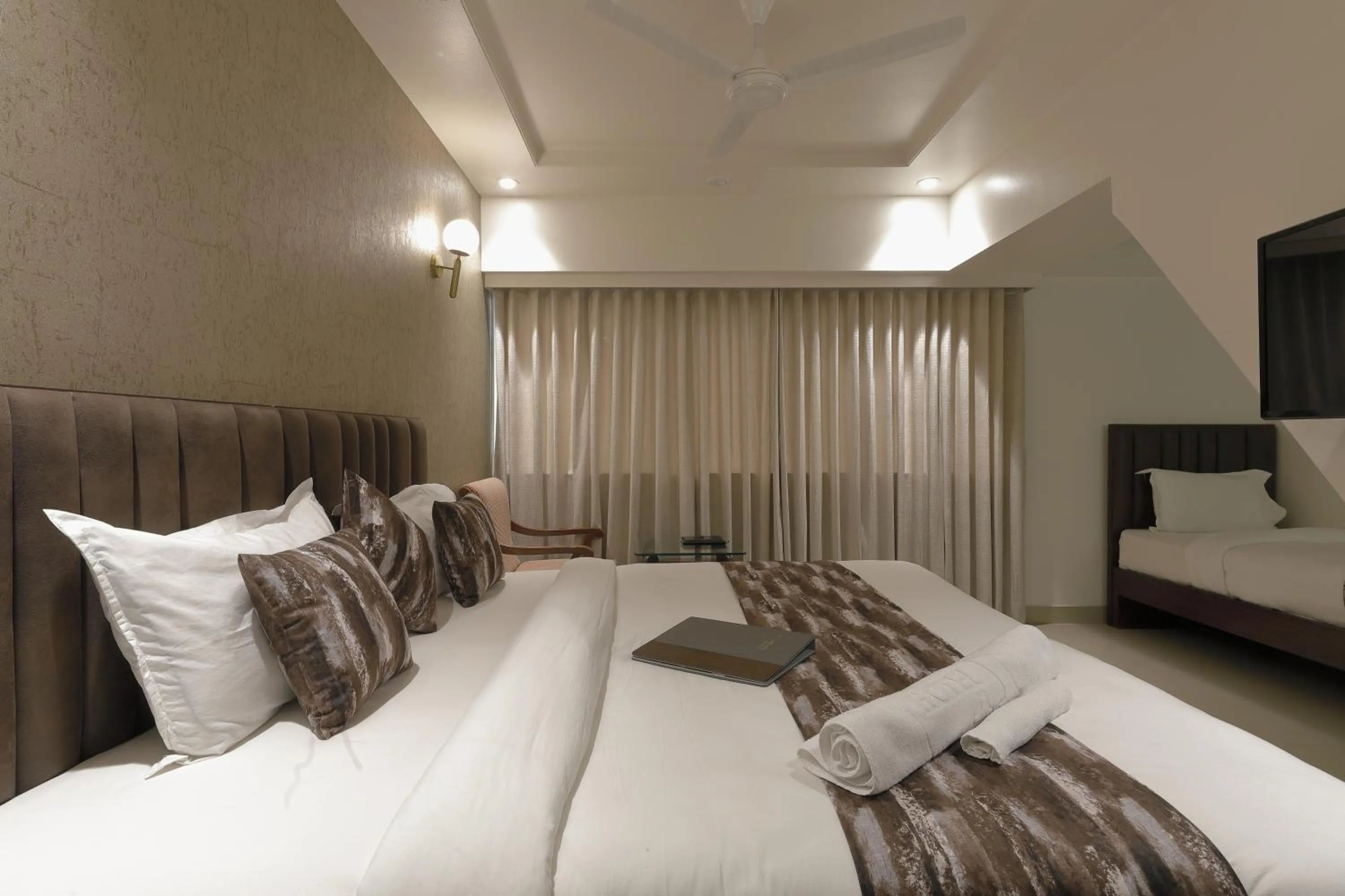 Bed in Hotel Ariana Residency