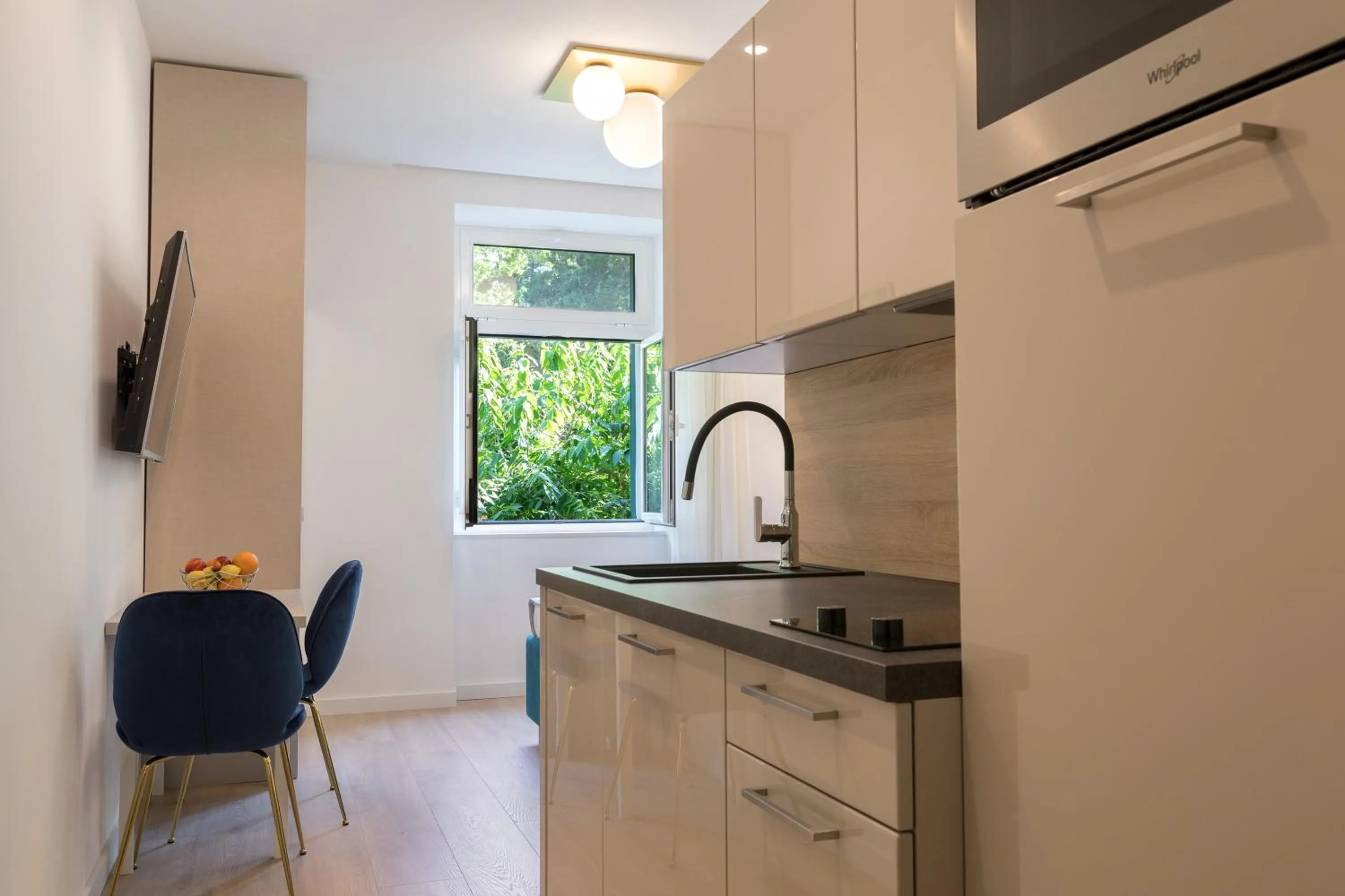 Kitchen or kitchenette in Green Park Luxury Rooms