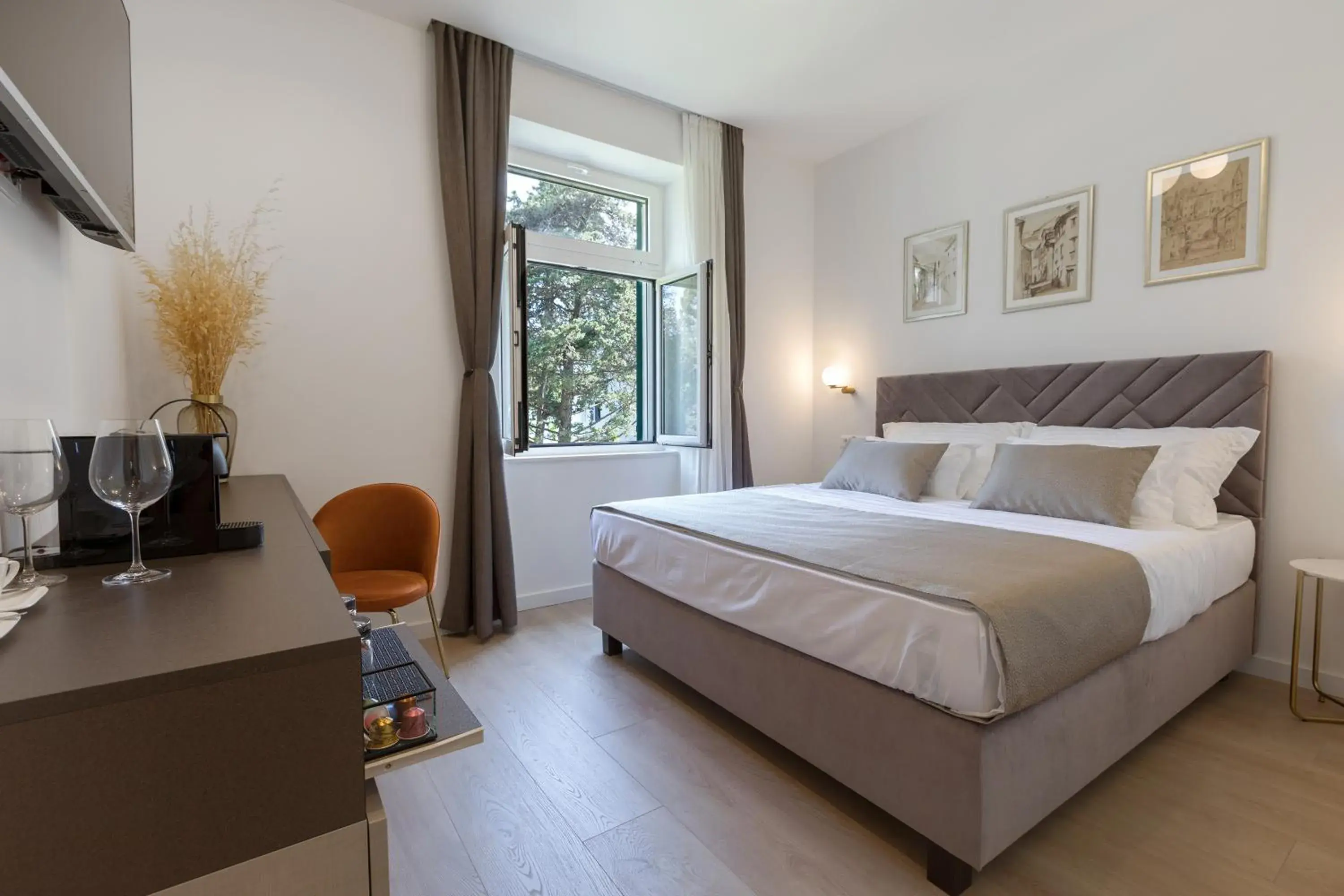 Deluxe Double Room with Sea View in Green Park Luxury Rooms Deluxe Double Room with Sea View in Green Park Luxury Rooms