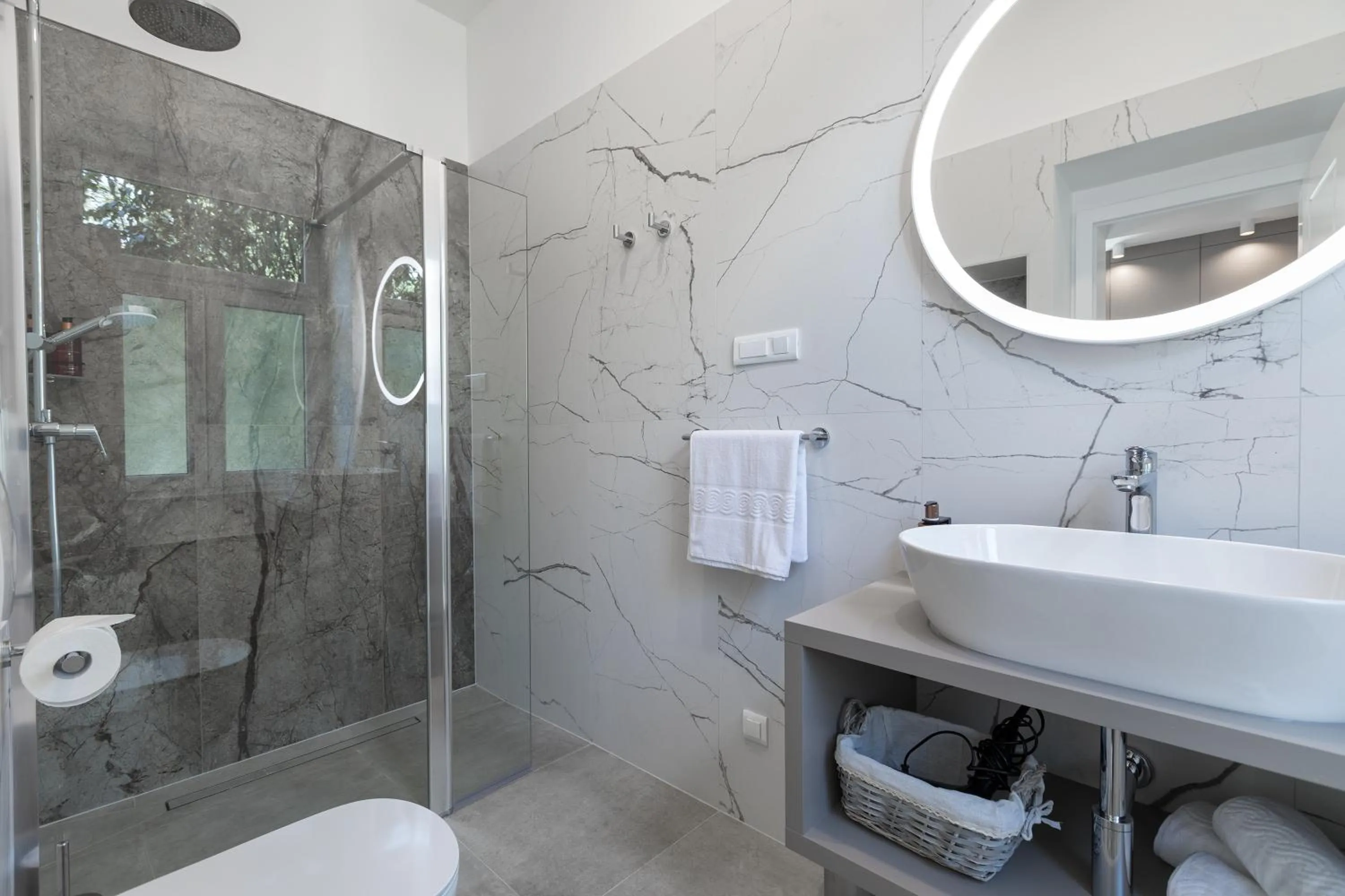 Shower in Green Park Luxury Rooms