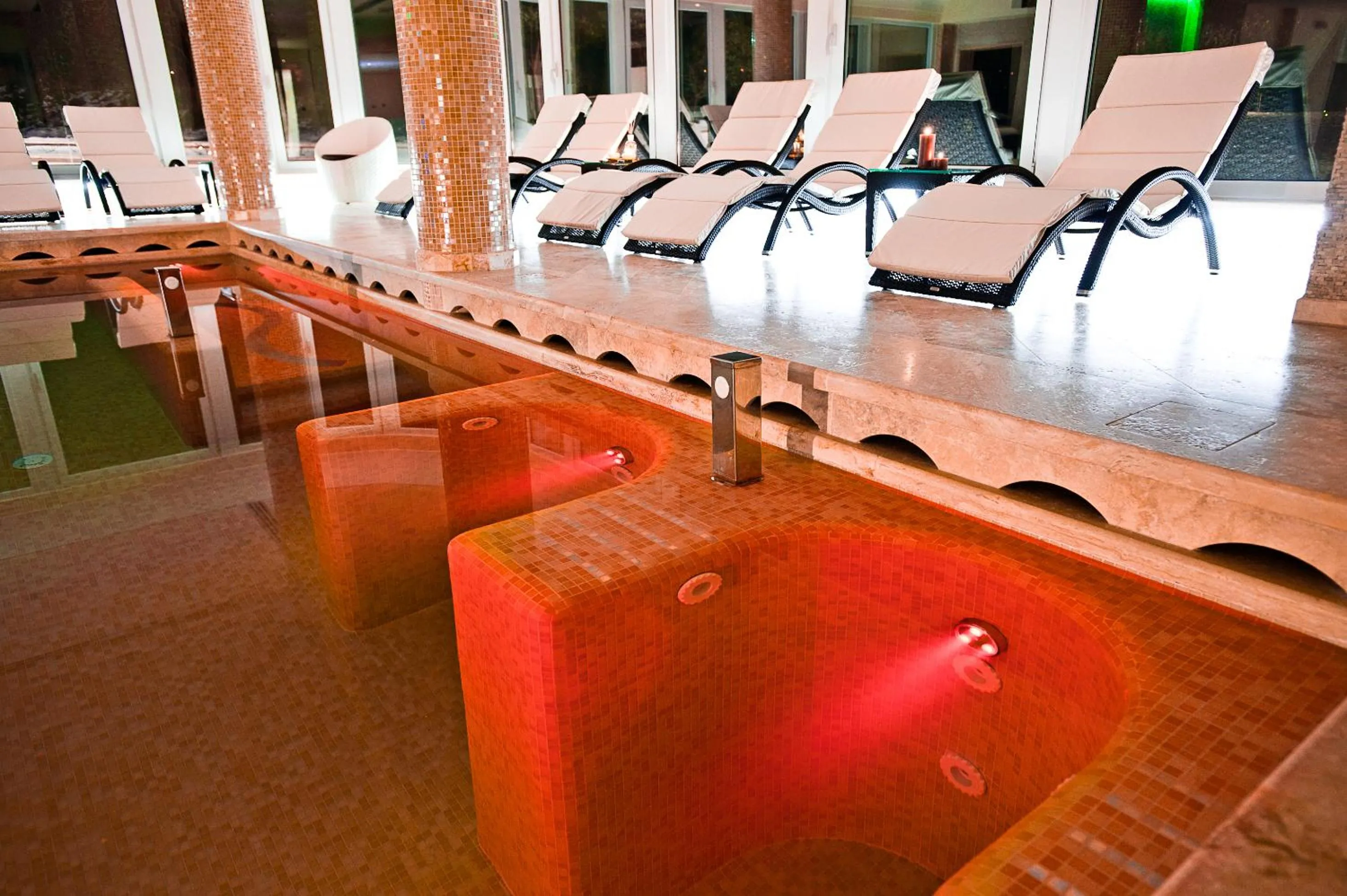 Swimming pool in Hotel Fiuggi Terme Resort & Spa