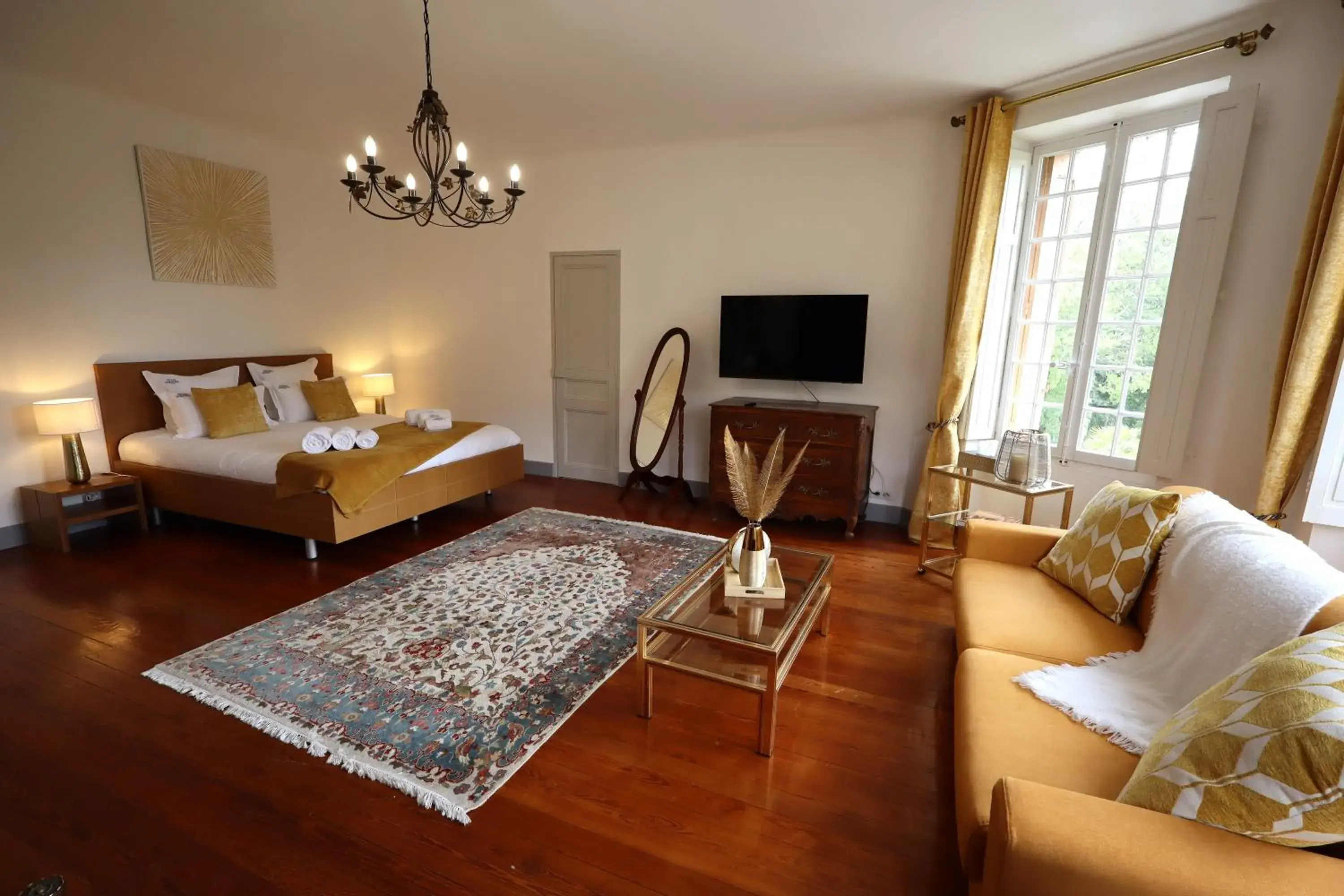 Deluxe Junior Suite in Château de Taradel Deluxe Junior Suite in Château de Taradel