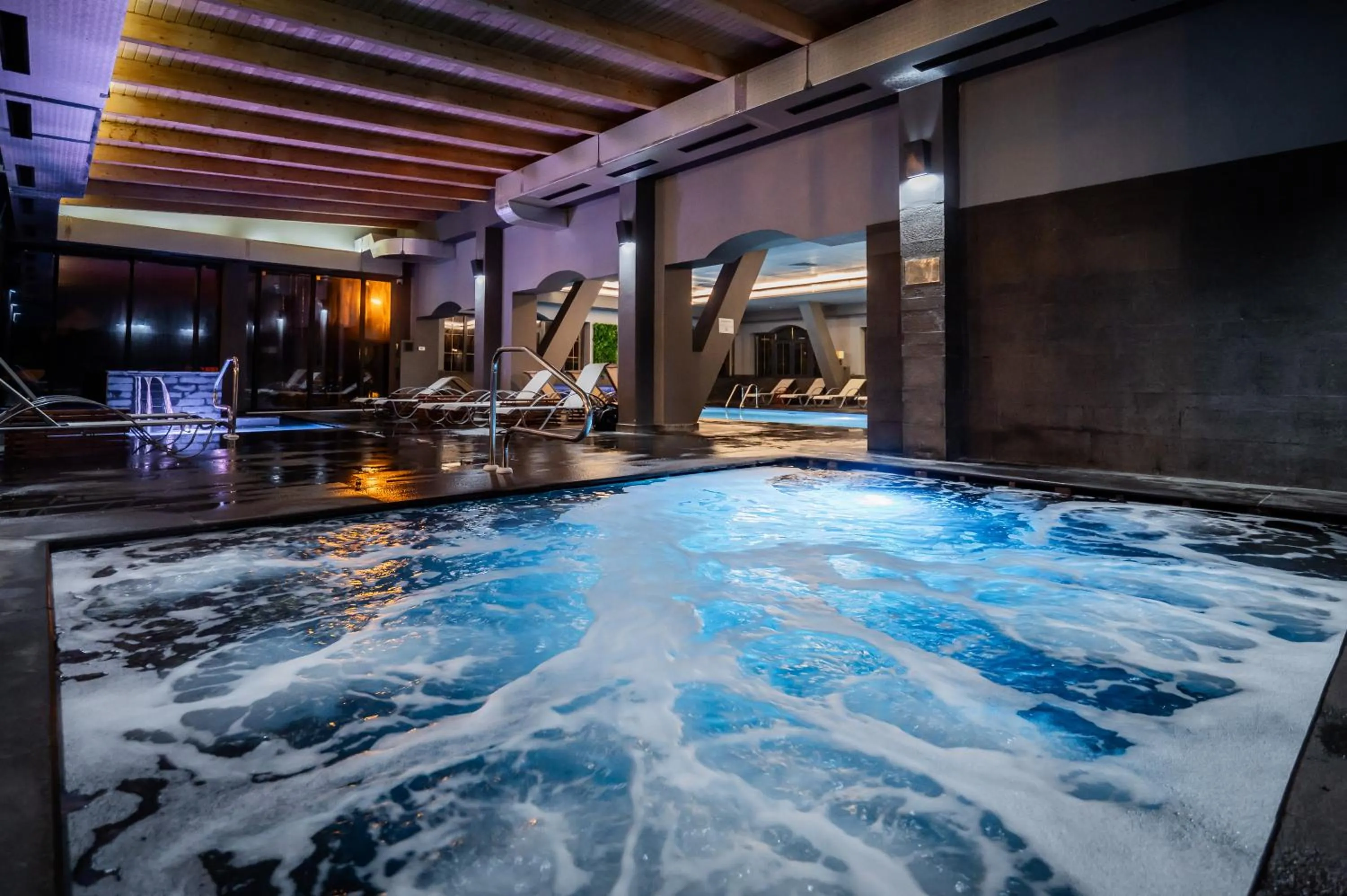 Swimming pool in Q Chalet