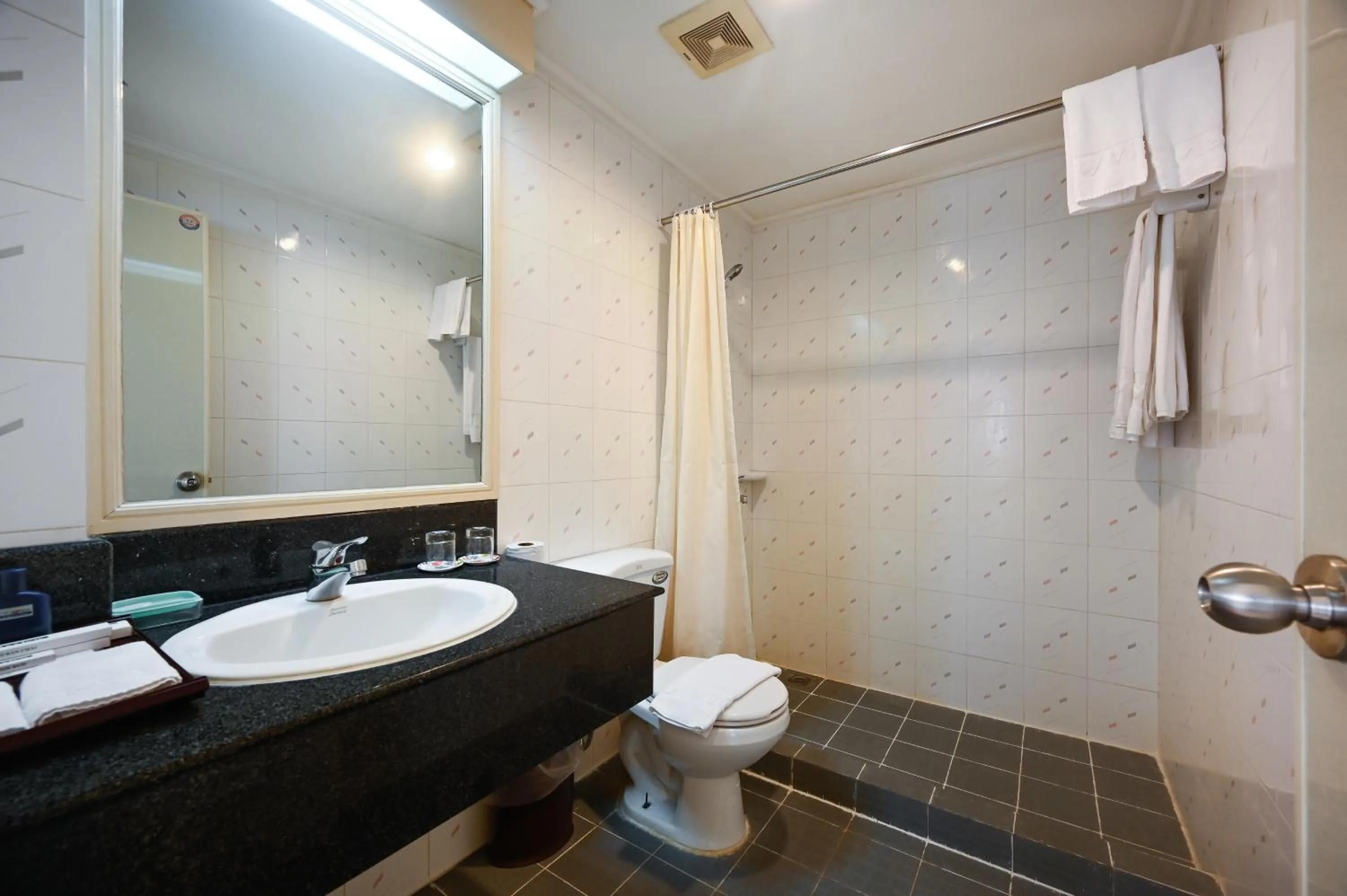 Bathroom in Cityview Serviced Apartment & Hotel Ho Chi Minh City
