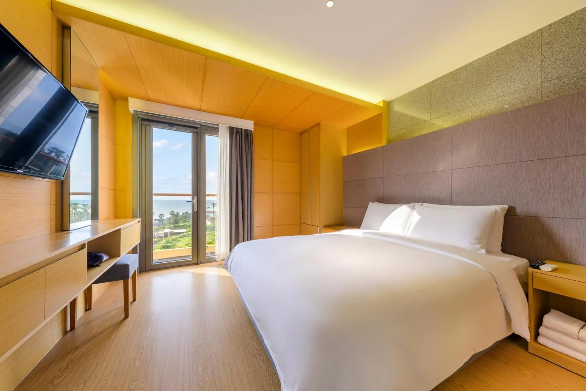 Bedroom, Bed in STANFORD Hotel & Resort Jeju