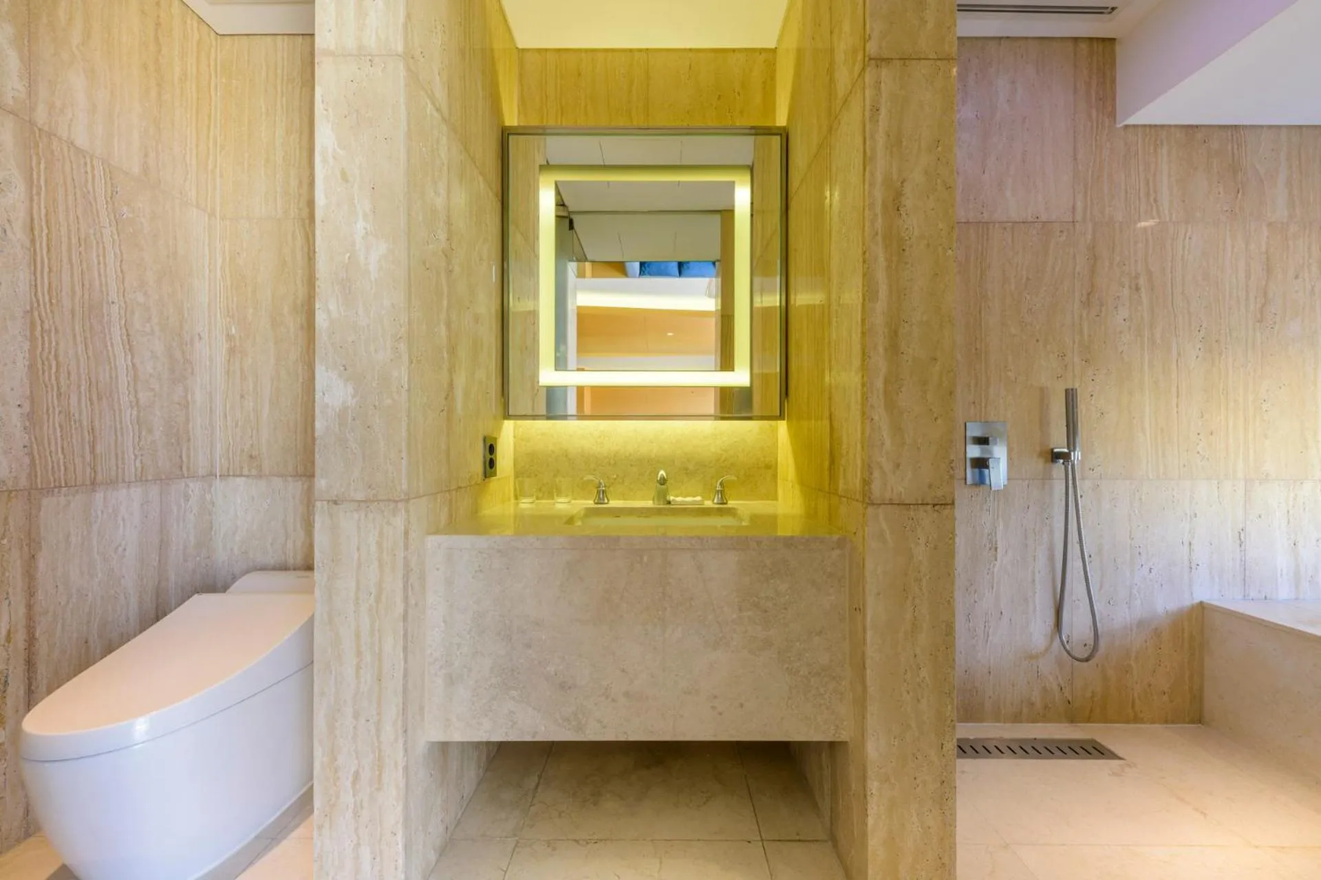 Toilet in STANFORD Hotel & Resort Jeju