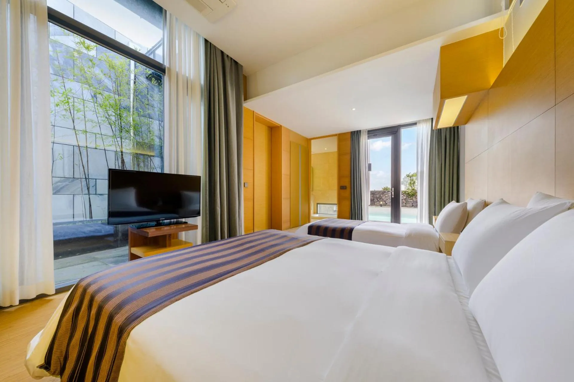 Bedroom, Bed in STANFORD Hotel & Resort Jeju