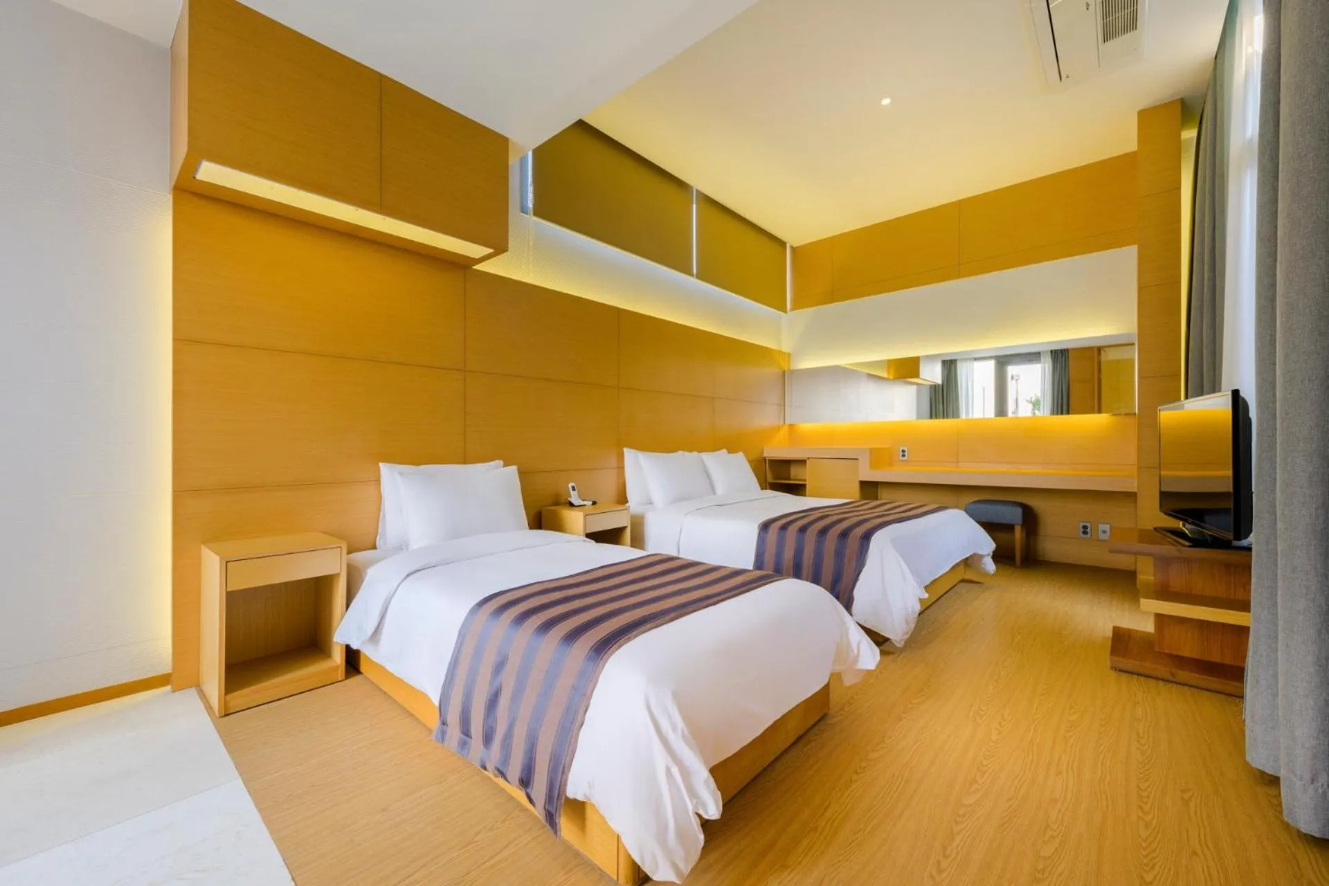 Bedroom, Bed in STANFORD Hotel & Resort Jeju