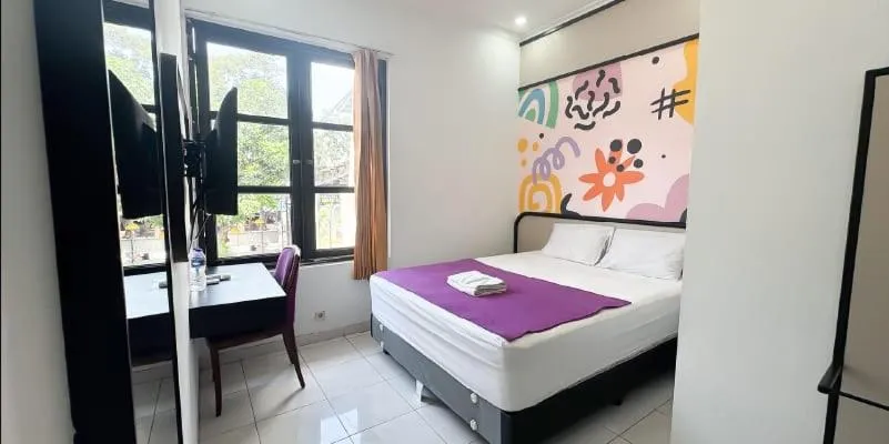 Bedroom, Bed in Comvee