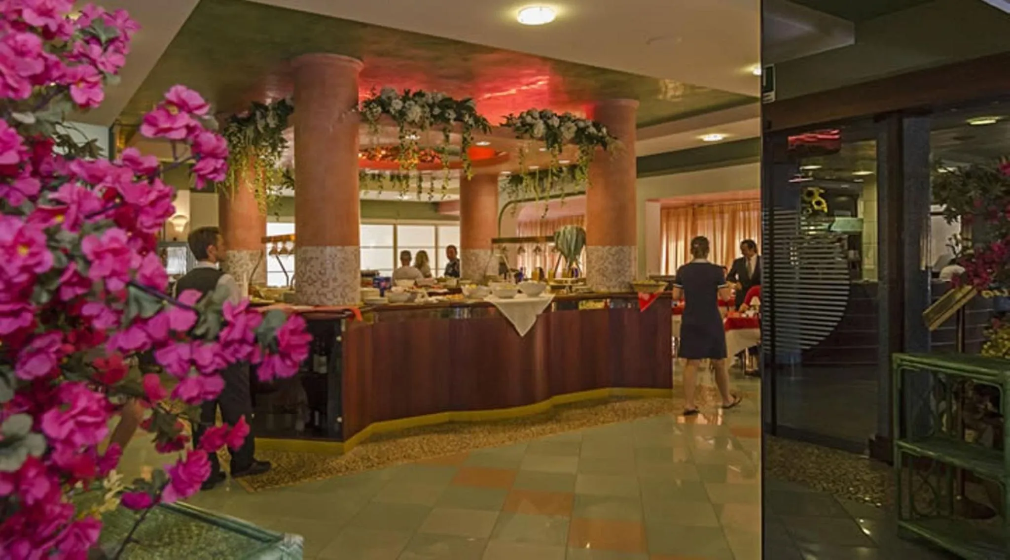 Restaurant/places to eat in Hotel Eur