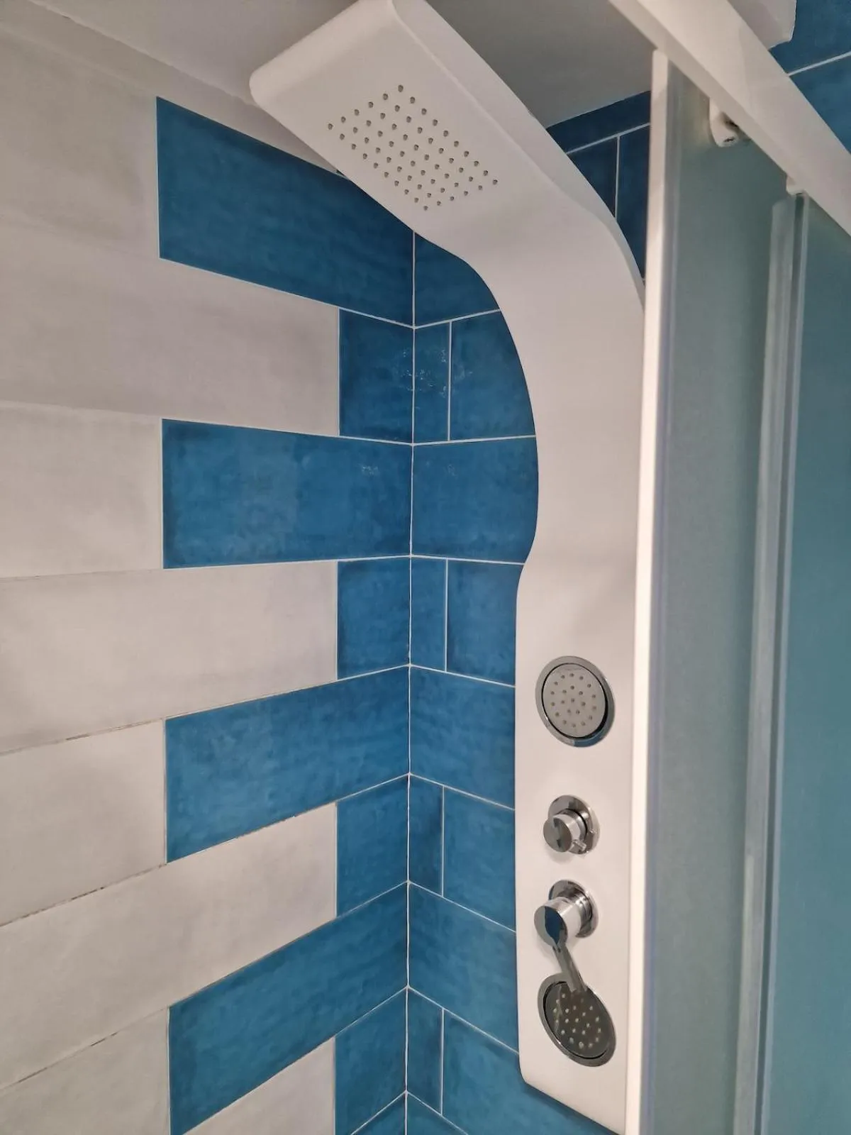 Shower in Althea Etna Garden