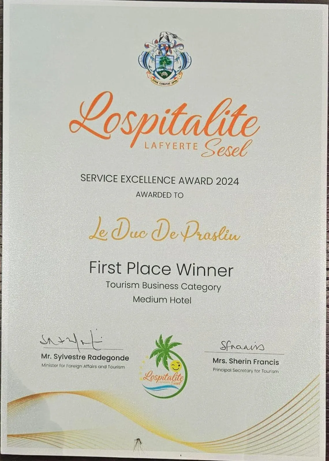 Property building in Hotel Le Duc de Praslin