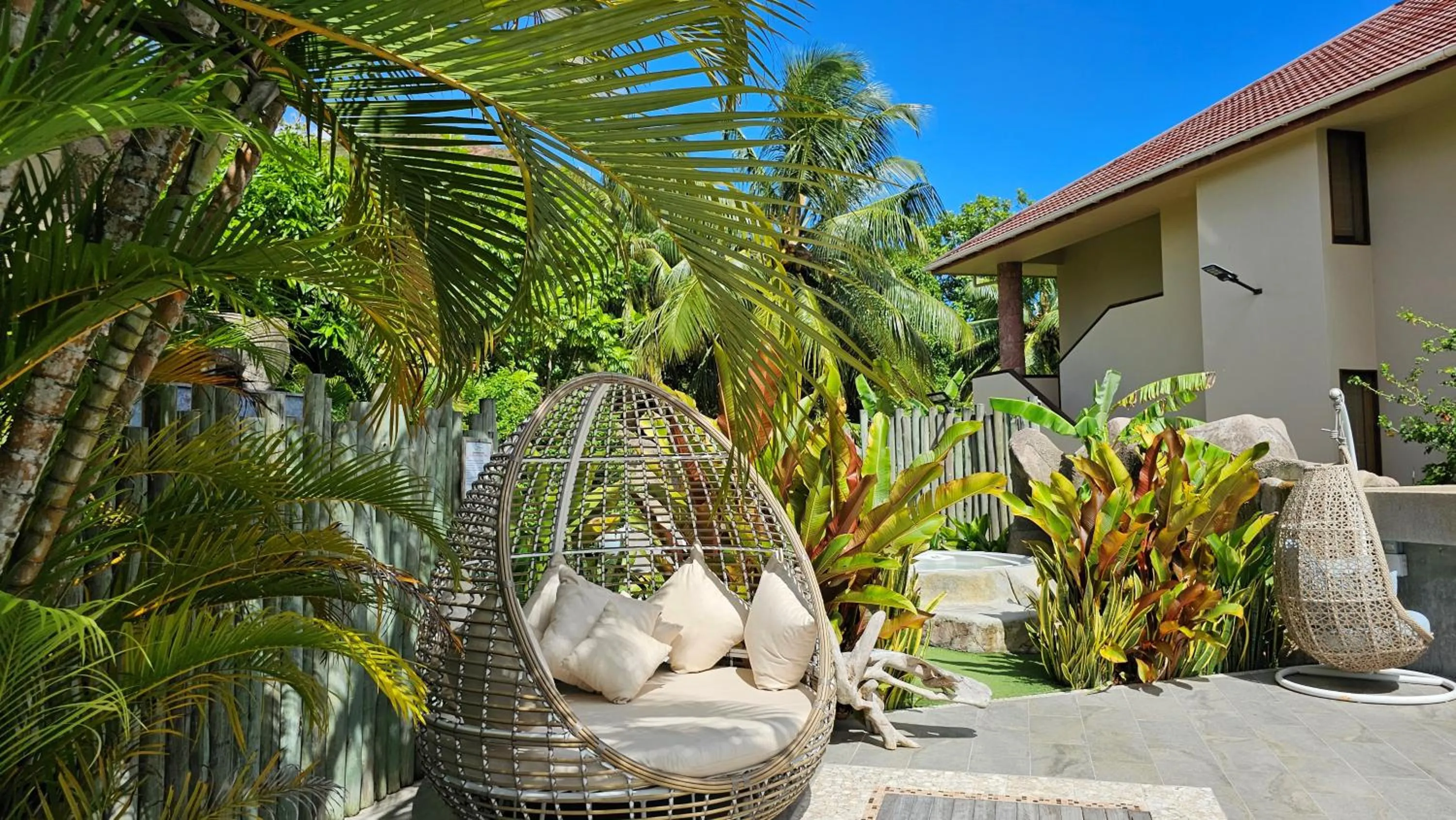 Garden view in Hotel Le Duc de Praslin