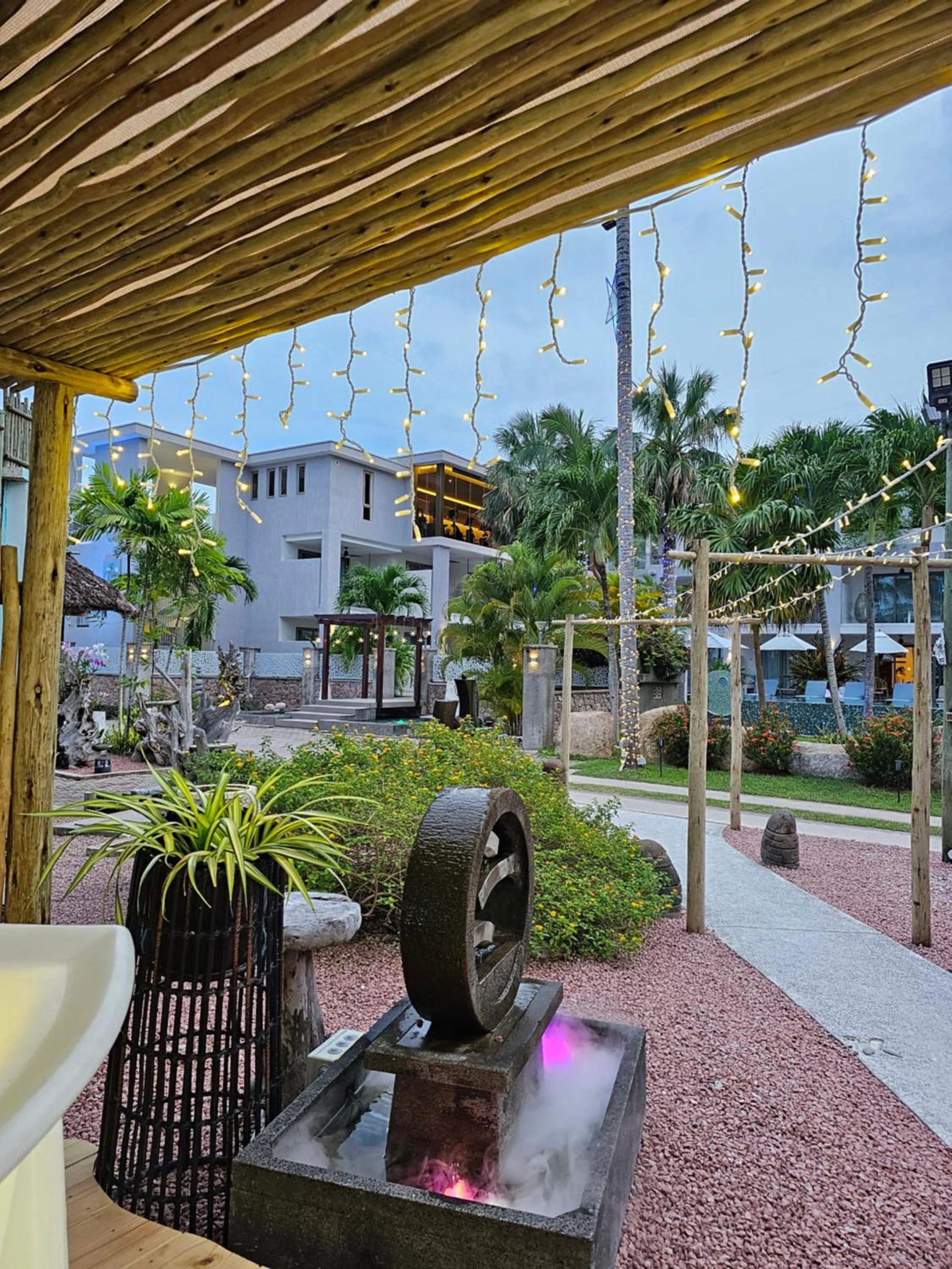 Property building in Hotel Le Duc de Praslin