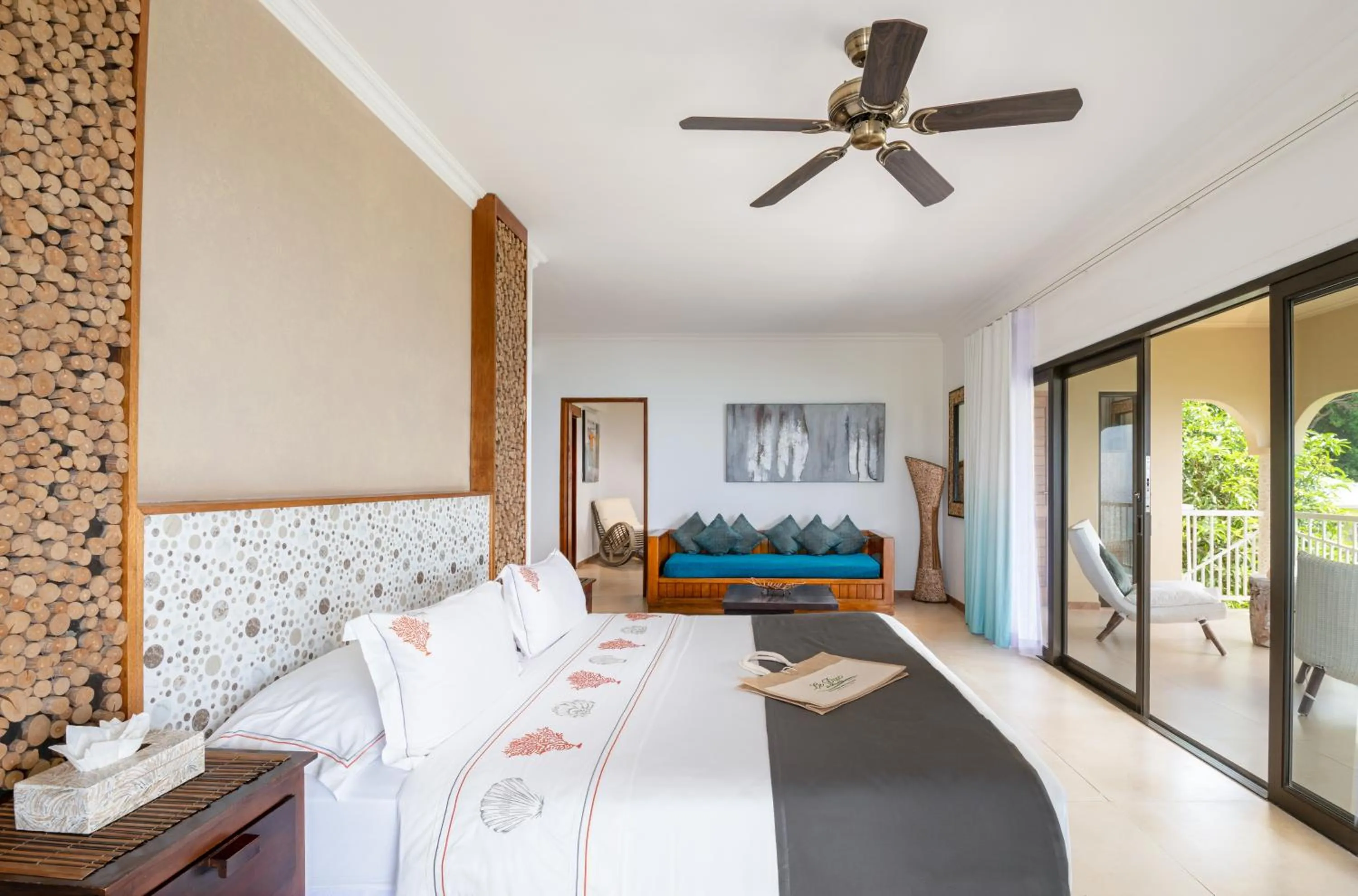 Bedroom, Bed in Hotel Le Duc de Praslin