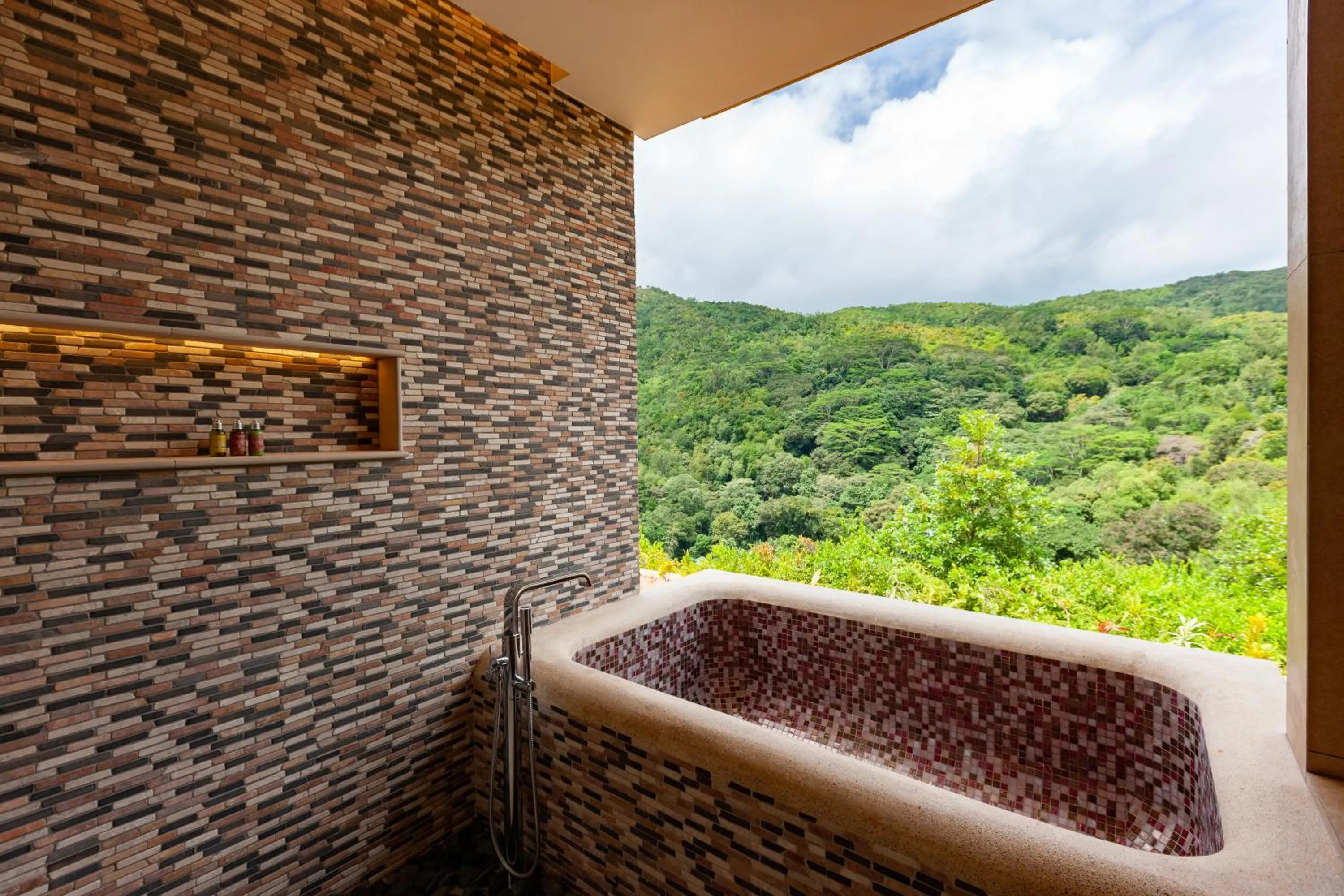 Mountain view in Hotel Le Duc de Praslin