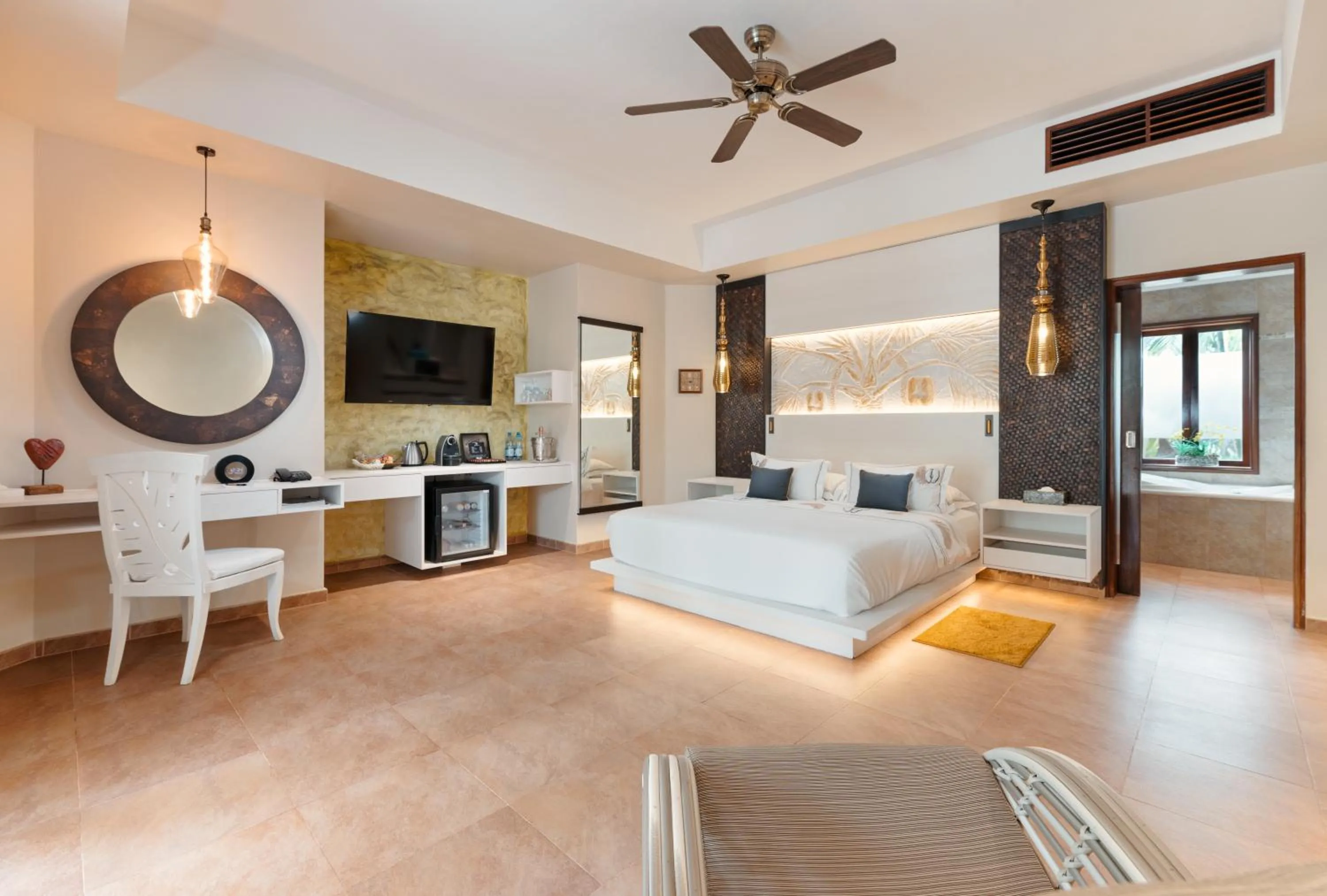 Bedroom, Bed in Hotel Le Duc de Praslin