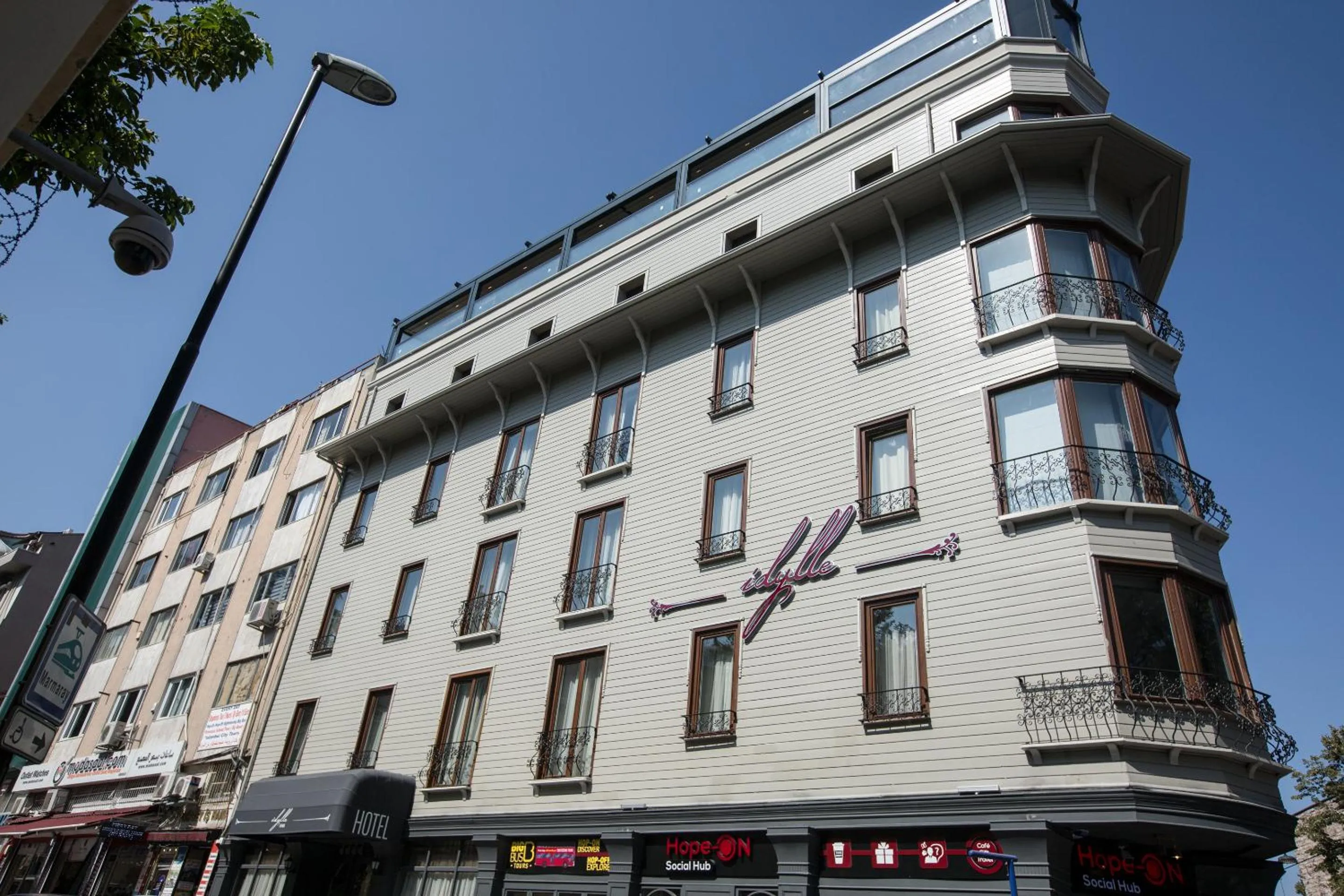 Facade/entrance in Idylle Hotel