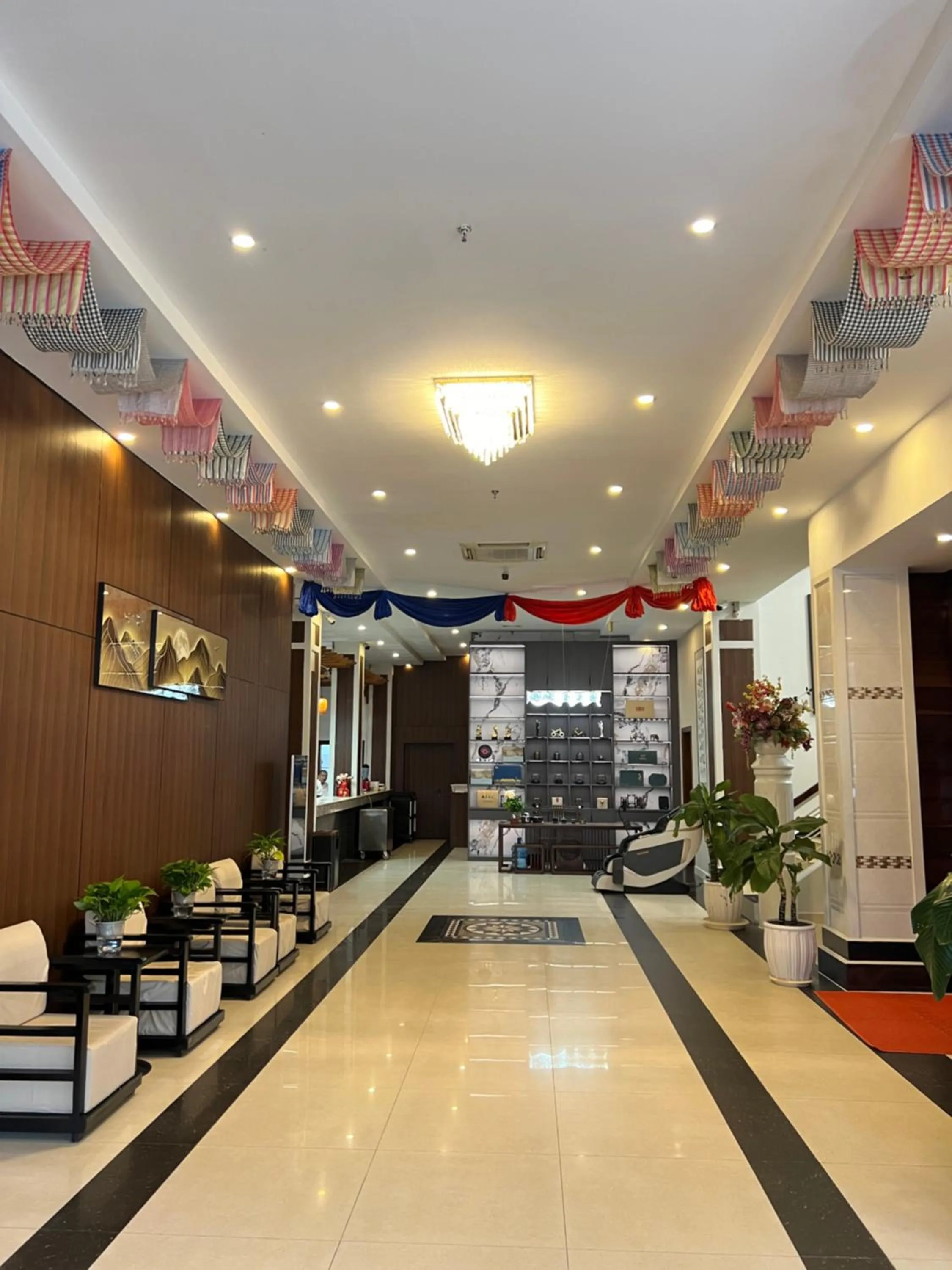 Restaurant/places to eat in Aristocrat Residence & Hotel