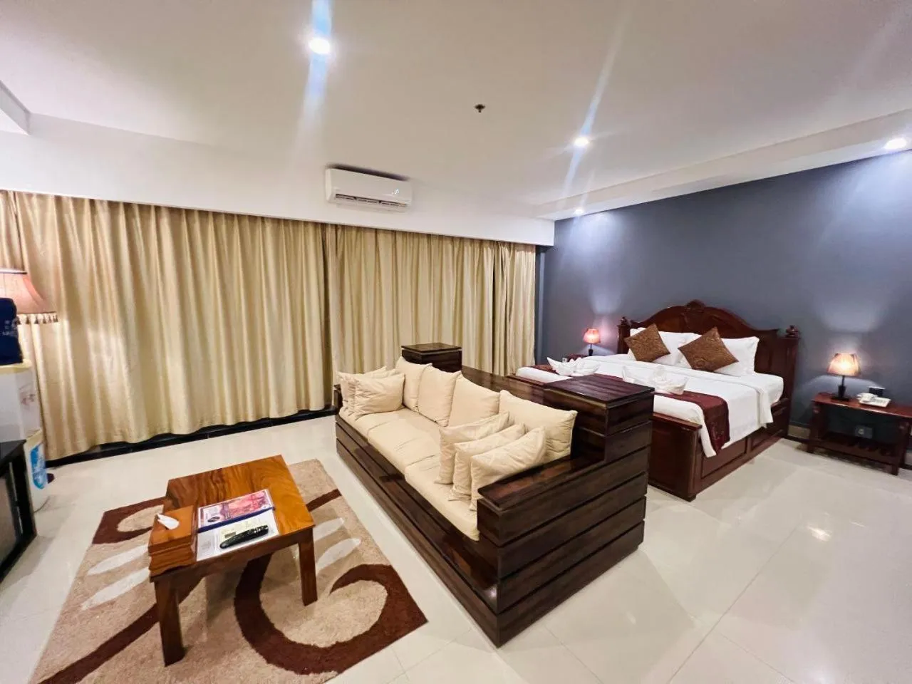 VIP, Bed in Aristocrat Residence & Hotel