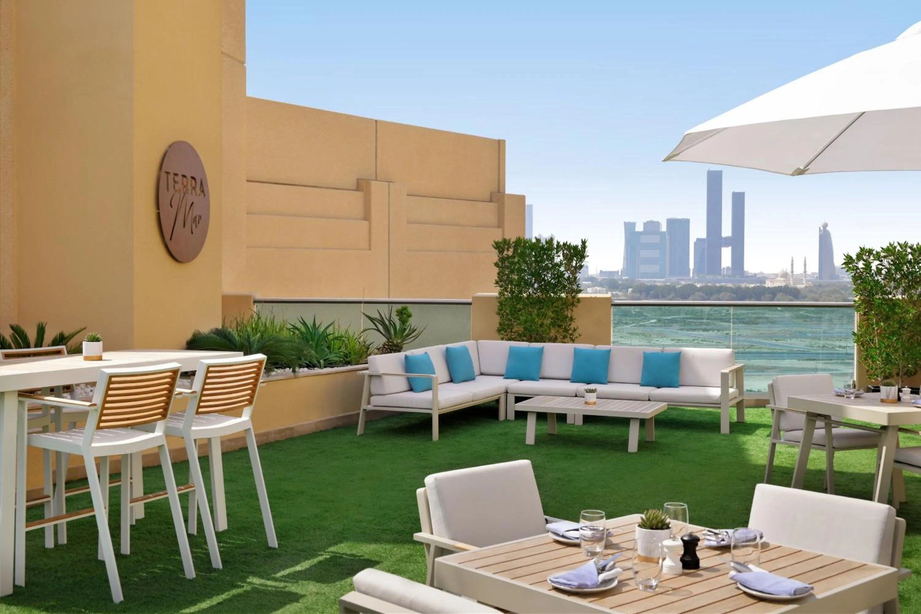 Swimming pool in Marriott Executive Apartments Al Jaddaf, Dubai