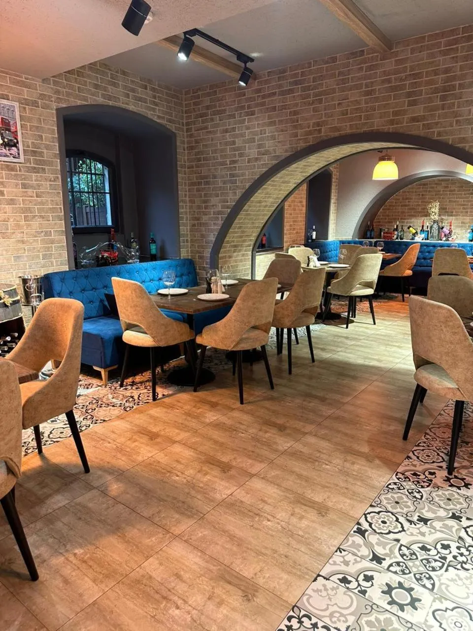 Restaurant/places to eat in OLF Hotel