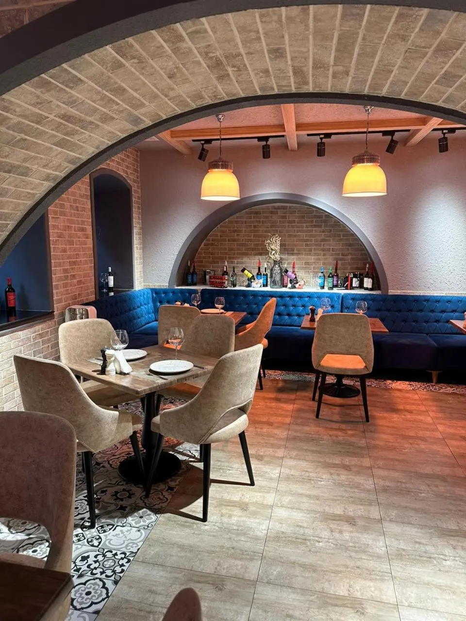 Restaurant/places to eat in OLF Hotel