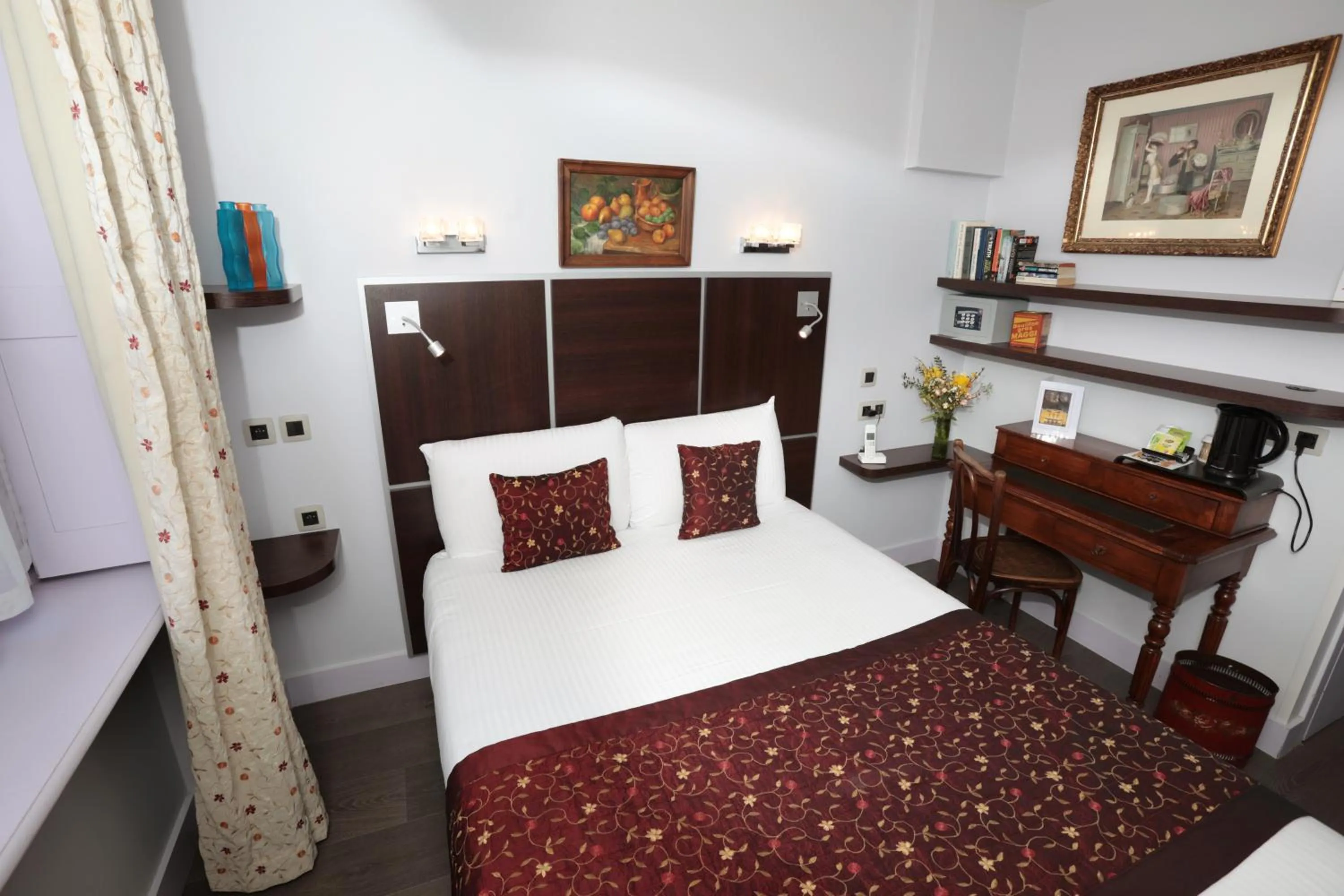 Bed in Hotel des Celestins