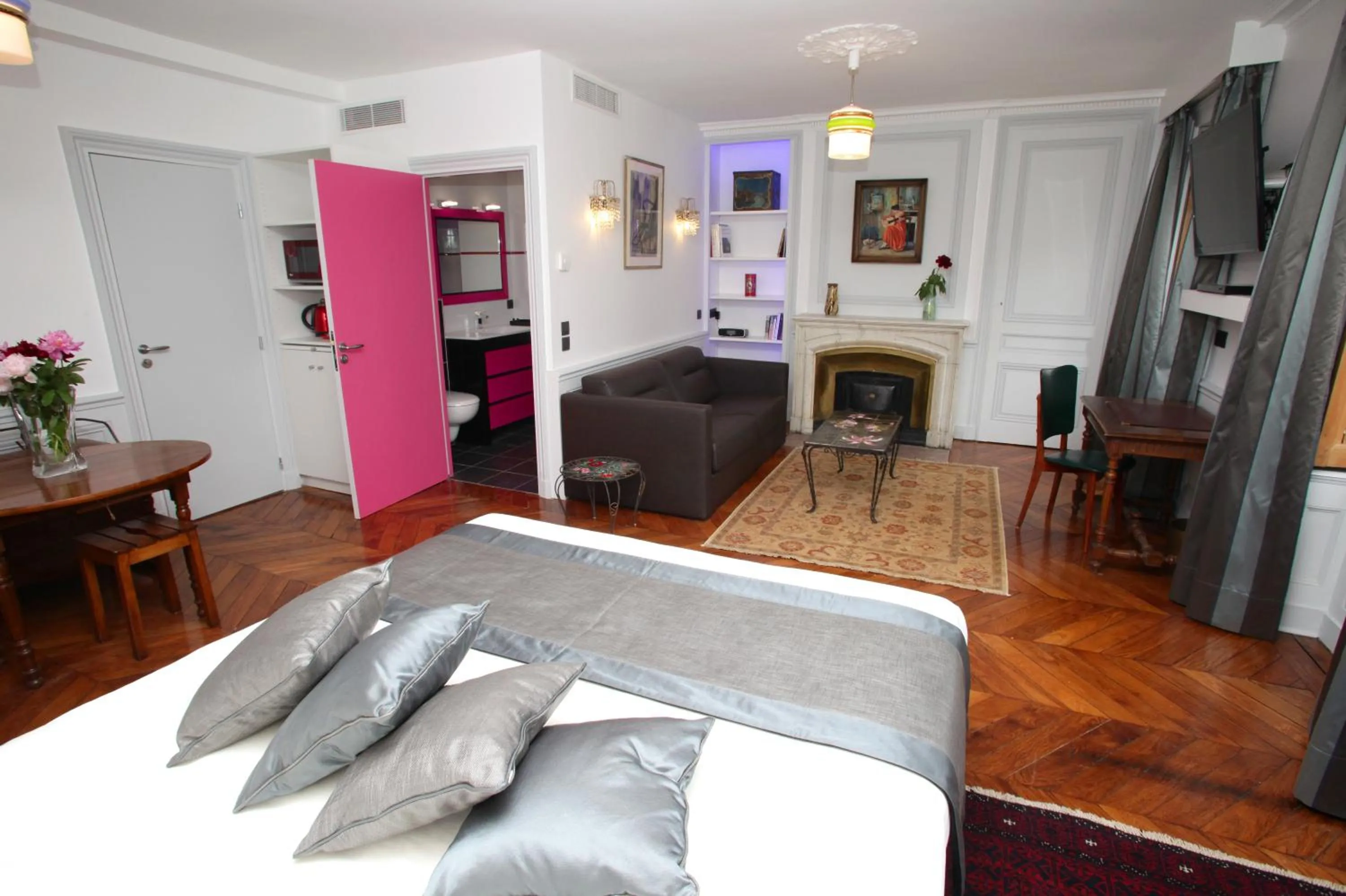 Photo of the whole room in Hotel des Celestins