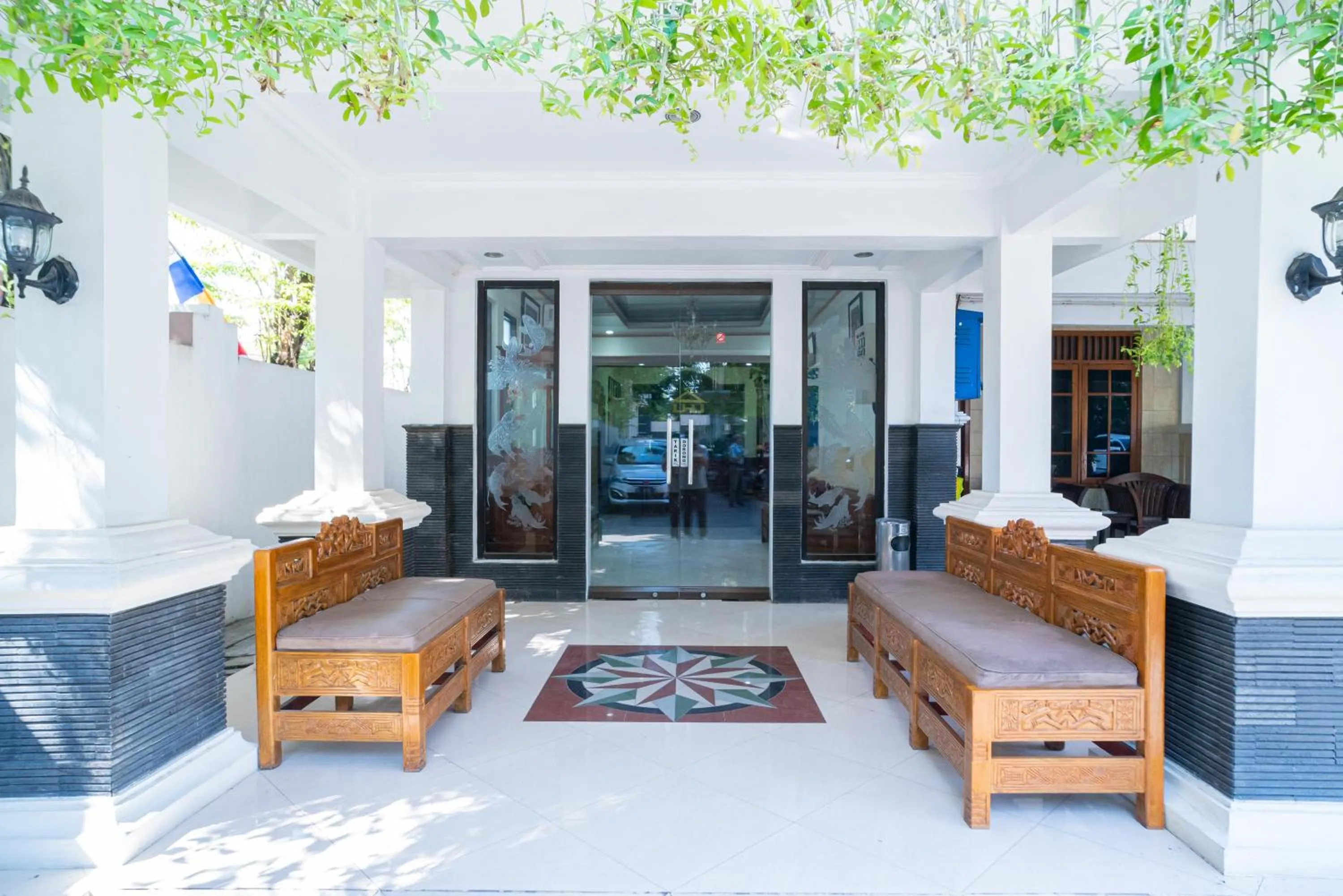 Lobby or reception in RedDoorz Plus Syariah @ Jalan Dokter Wahidin Bojonegoro