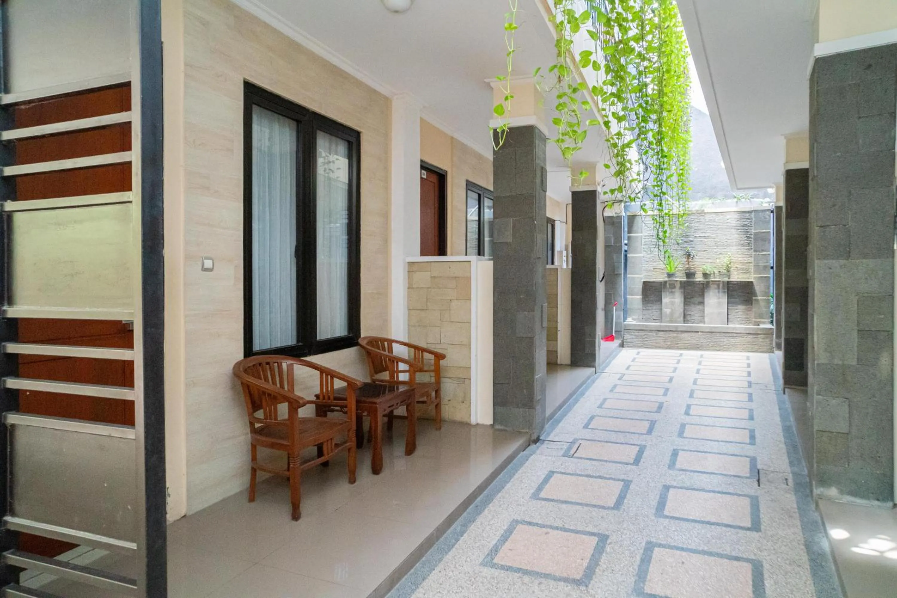 Patio in RedDoorz Plus Syariah @ Jalan Dokter Wahidin Bojonegoro