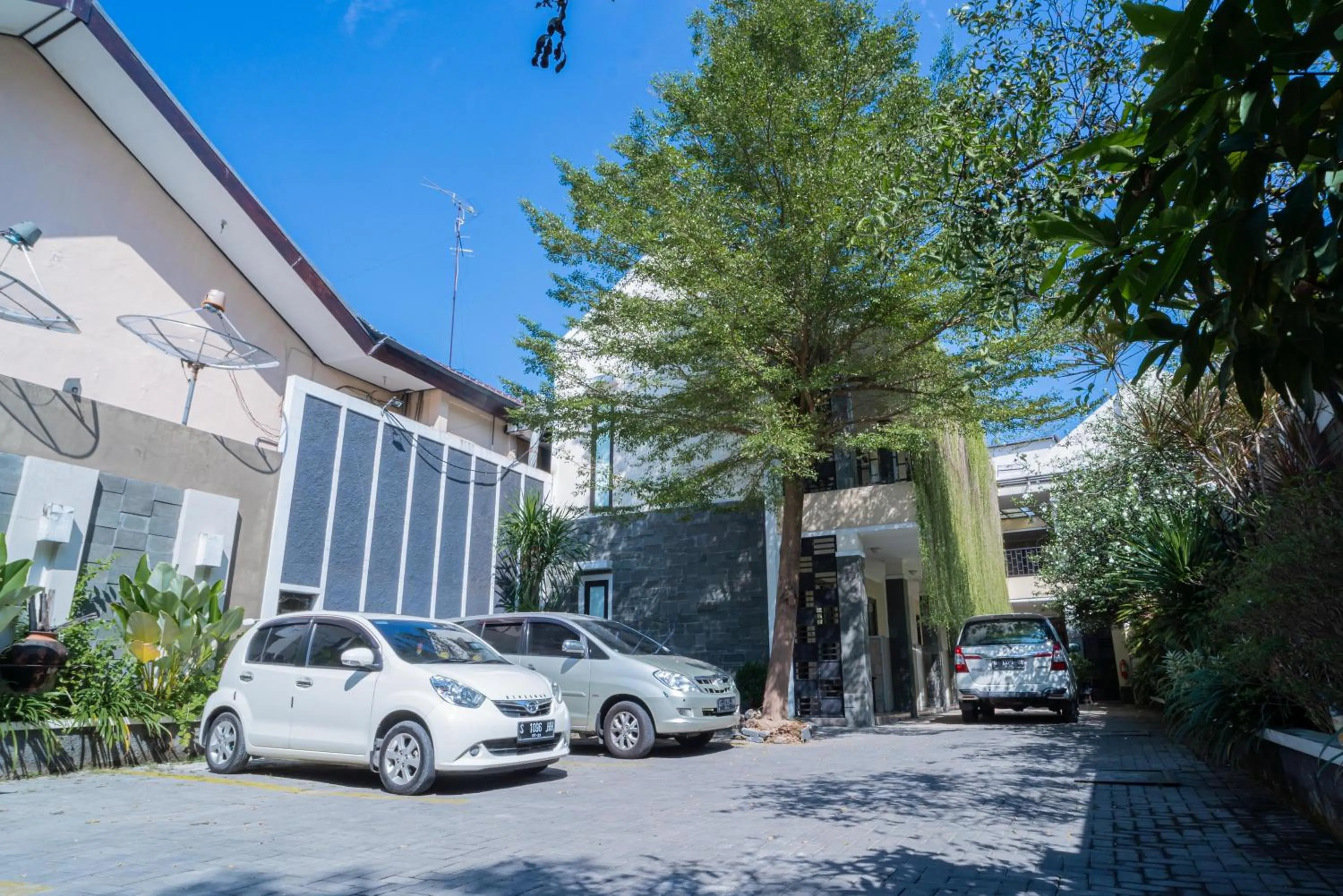 Property building in RedDoorz Plus Syariah @ Jalan Dokter Wahidin Bojonegoro