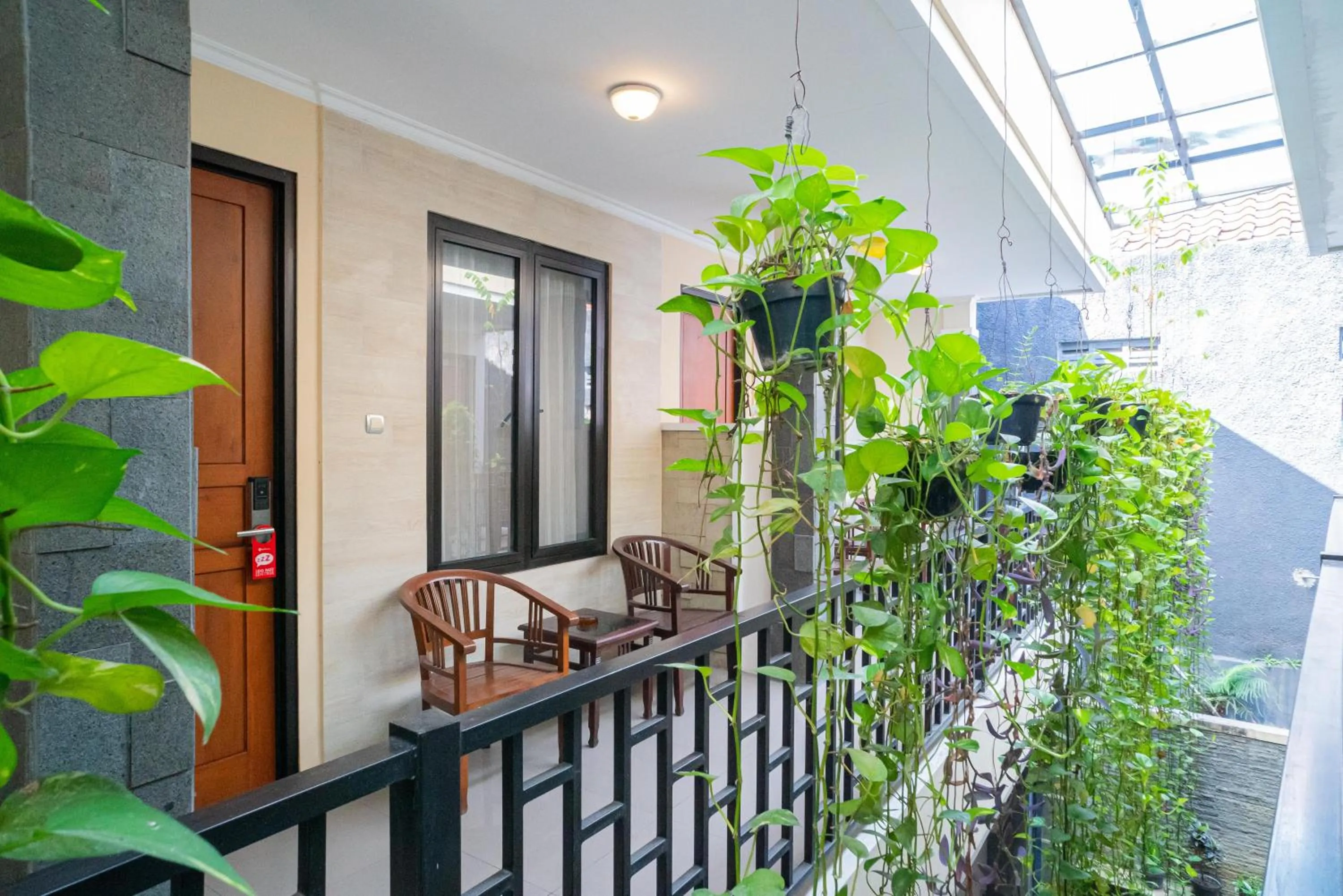 Patio in RedDoorz Plus Syariah @ Jalan Dokter Wahidin Bojonegoro