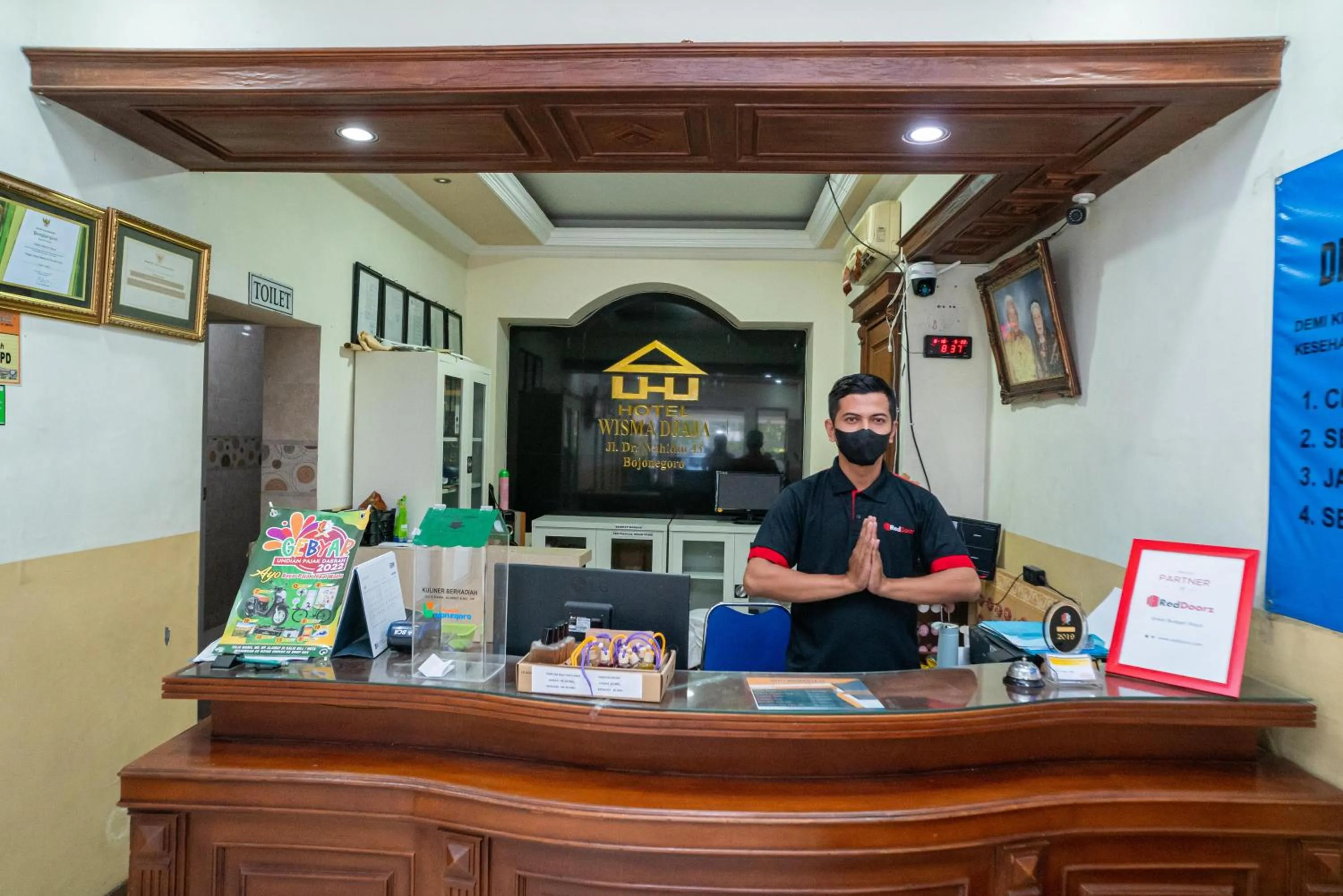 Lobby or reception in RedDoorz Plus Syariah @ Jalan Dokter Wahidin Bojonegoro