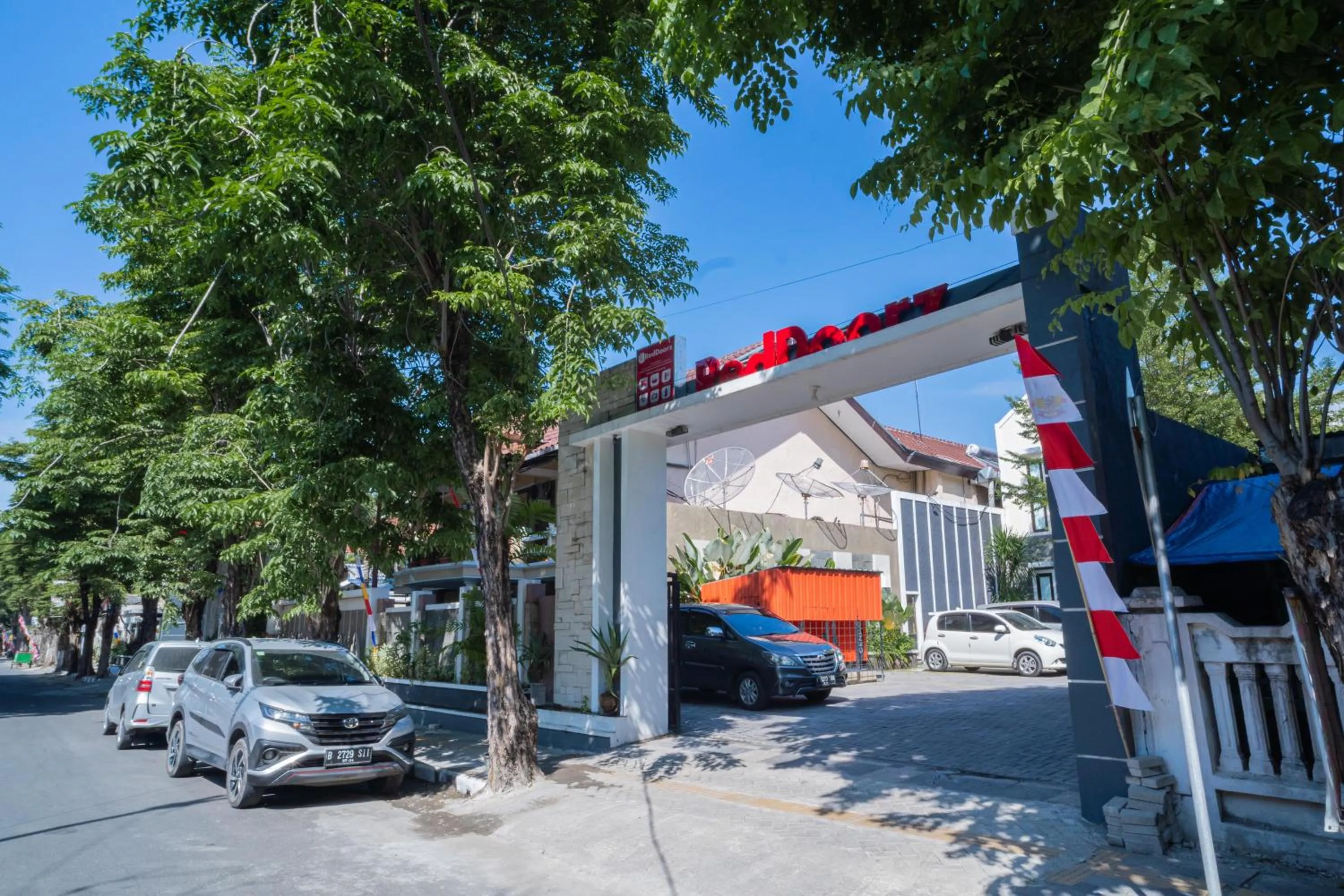 Property building in RedDoorz Plus Syariah @ Jalan Dokter Wahidin Bojonegoro