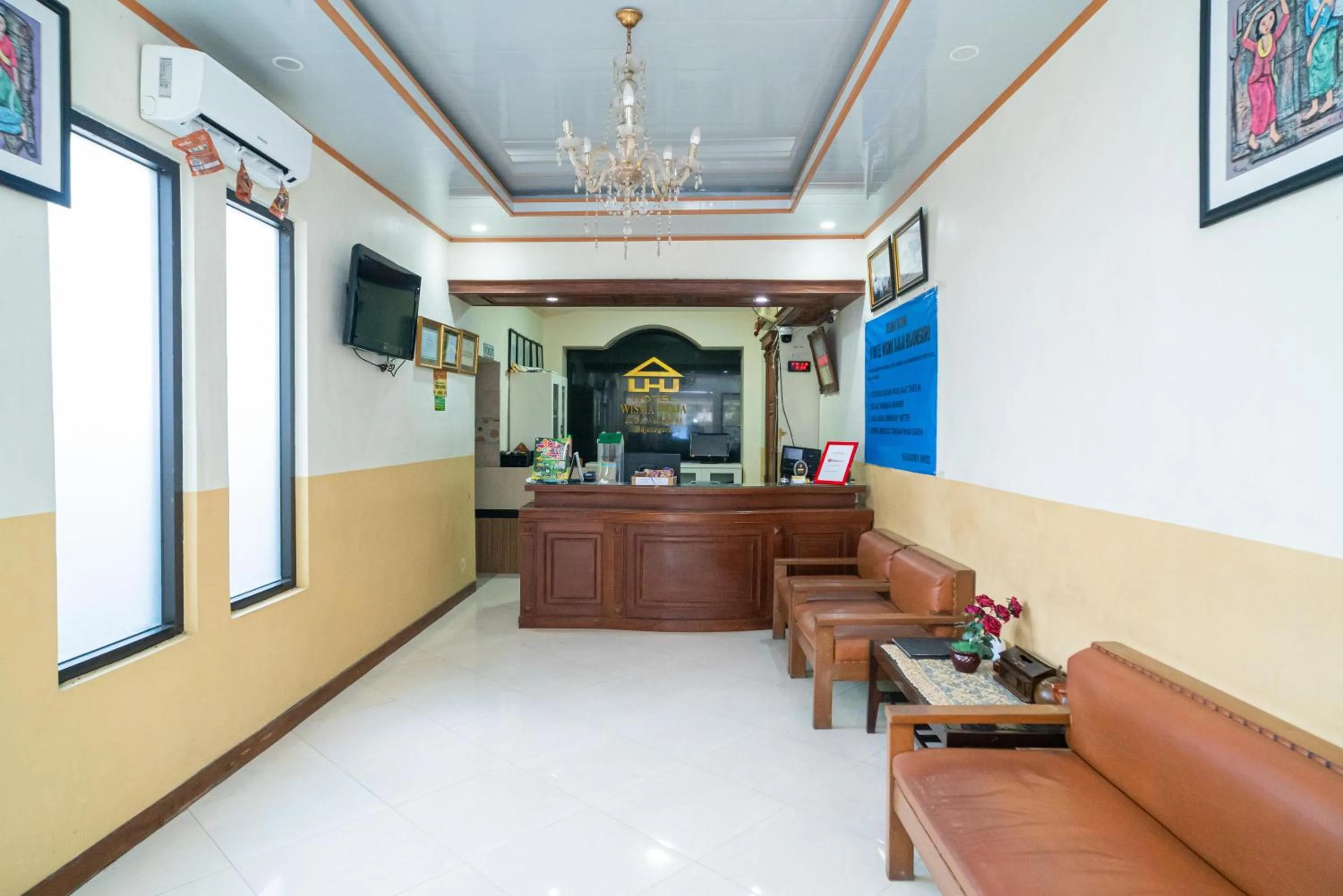 Lobby or reception in RedDoorz Plus Syariah @ Jalan Dokter Wahidin Bojonegoro