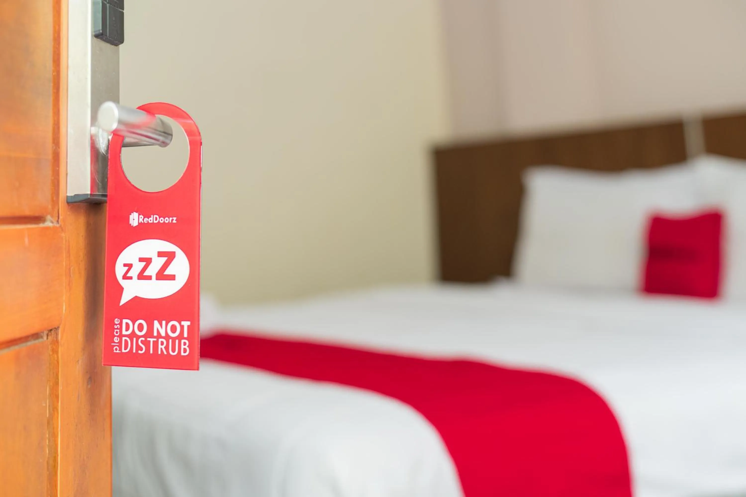 Bedroom, Bed in RedDoorz Plus Syariah @ Jalan Dokter Wahidin Bojonegoro