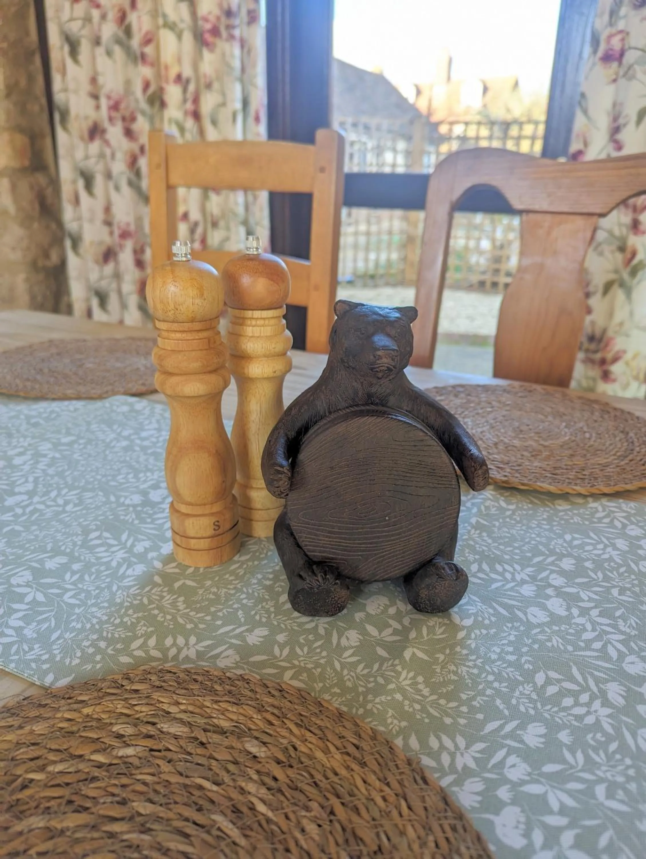 Dining area in Kingfisher Barn
