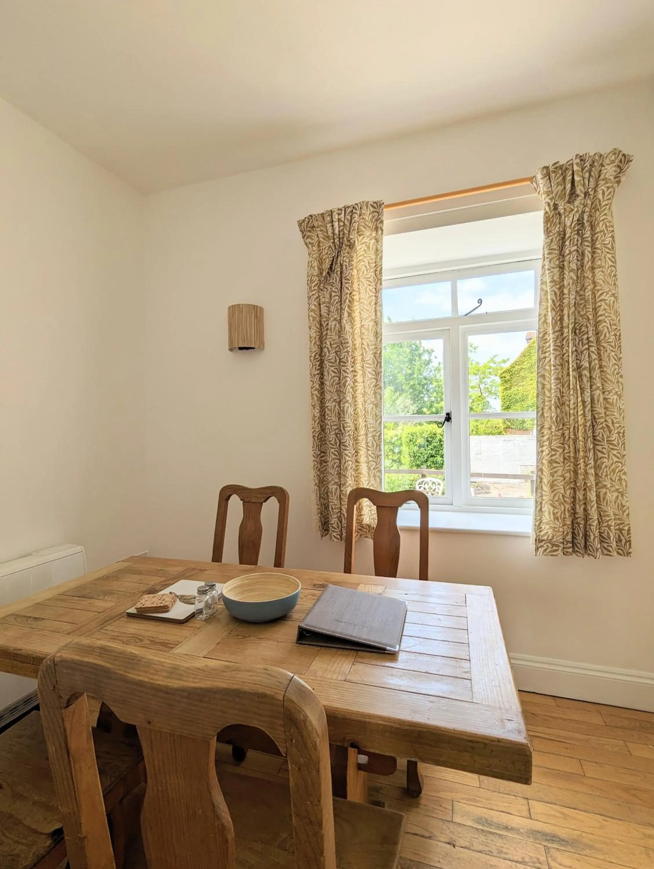 Dining area in Kingfisher Barn