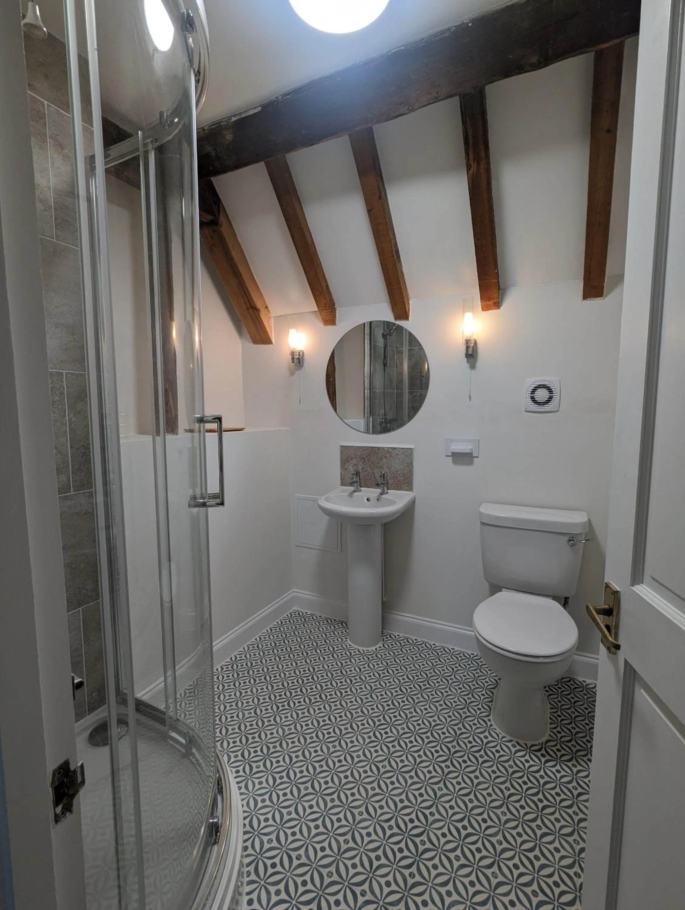 Shower in Kingfisher Barn