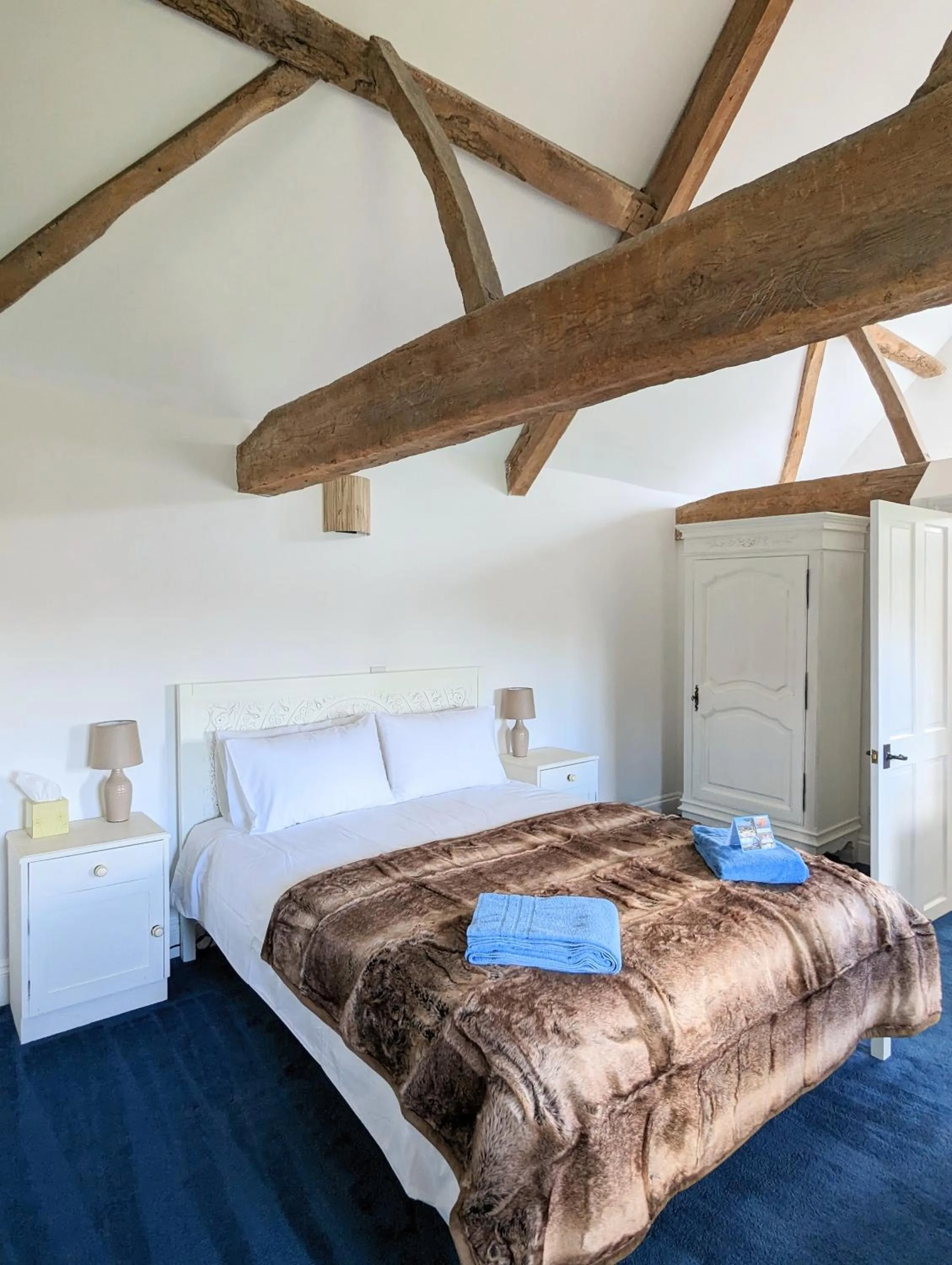 Bed in Kingfisher Barn