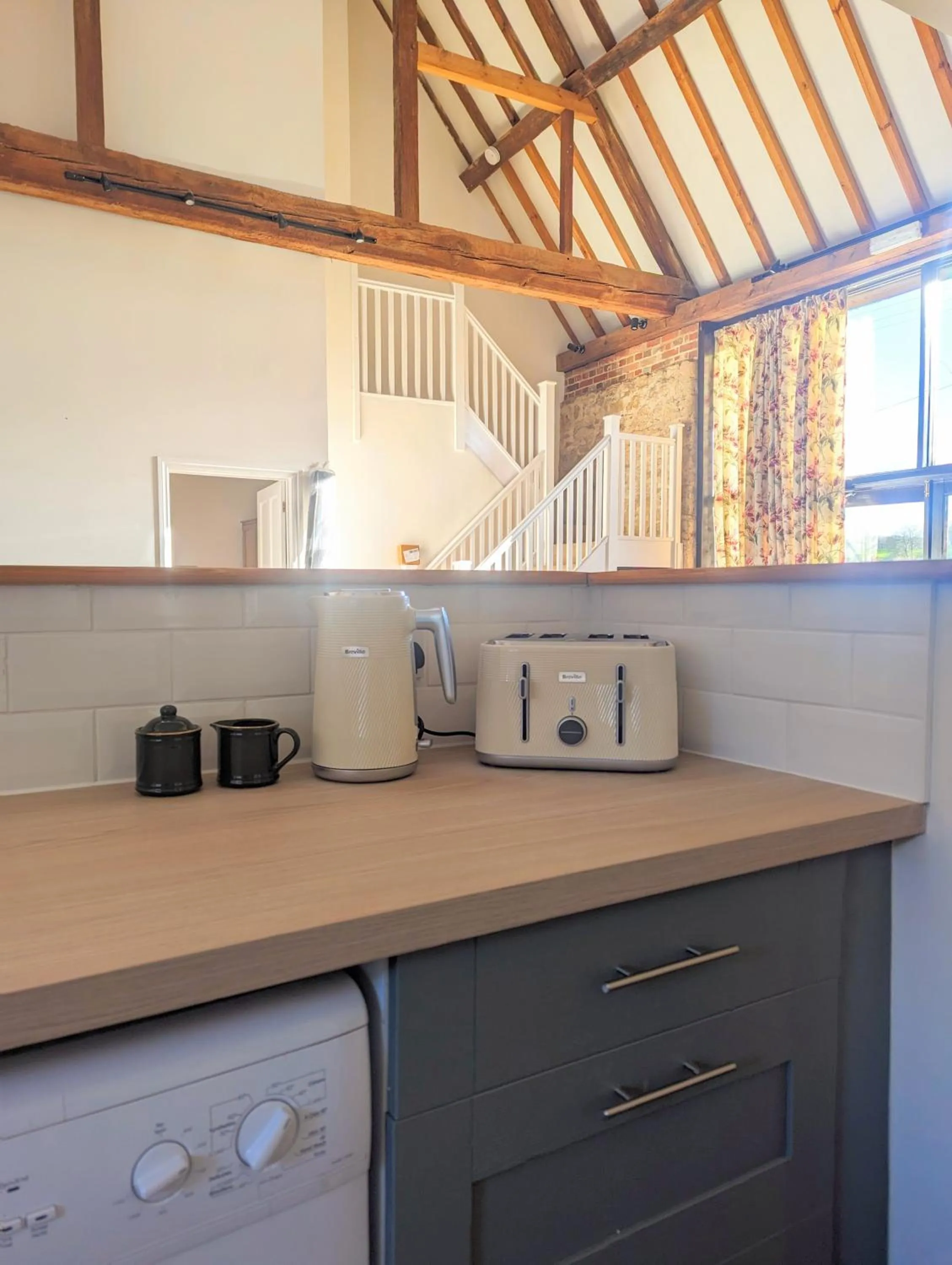 Kitchen or kitchenette in Kingfisher Barn