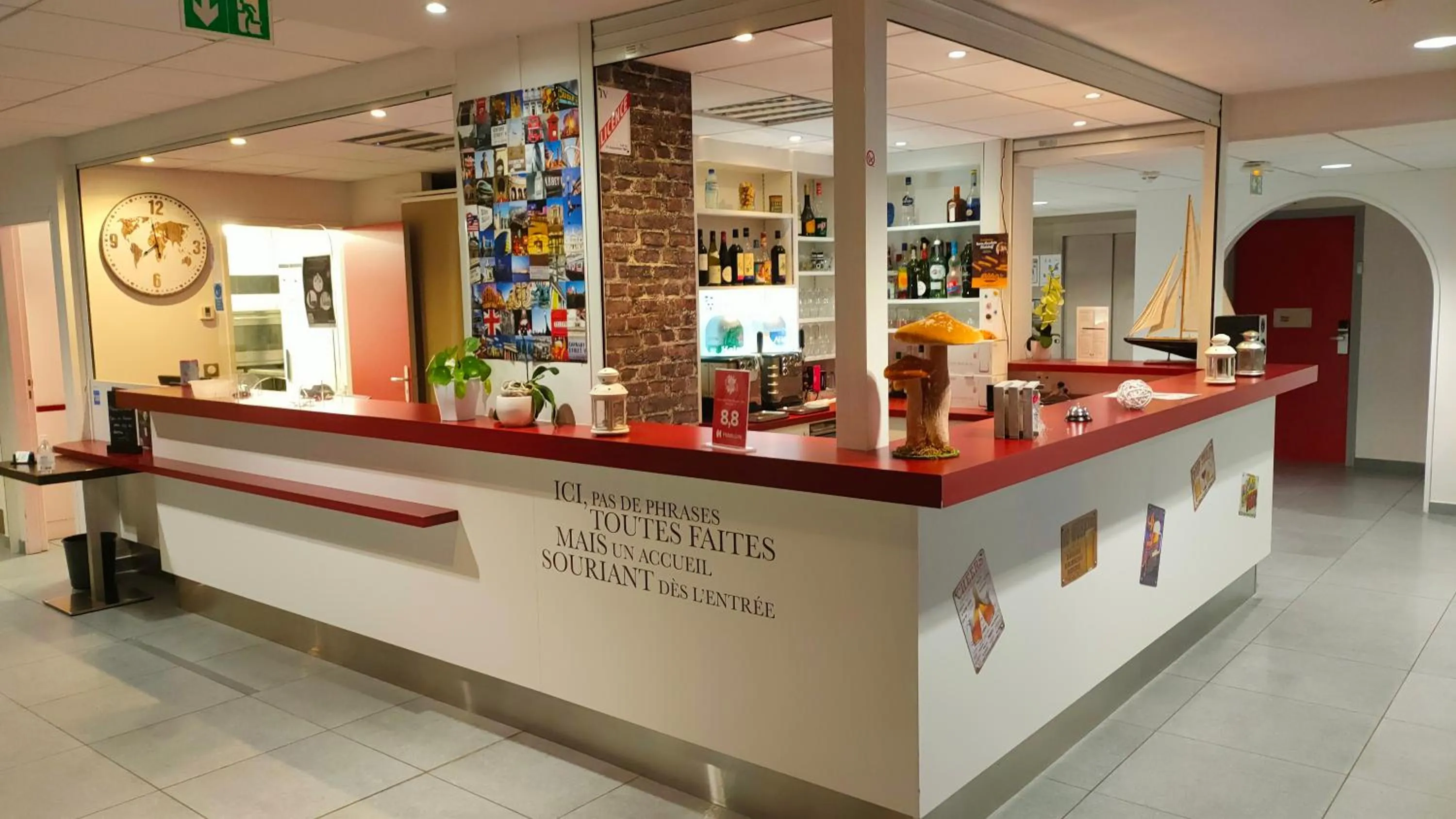 Lobby or reception in Kyriad Saint Chély d'Apcher - Aire de la Lozère