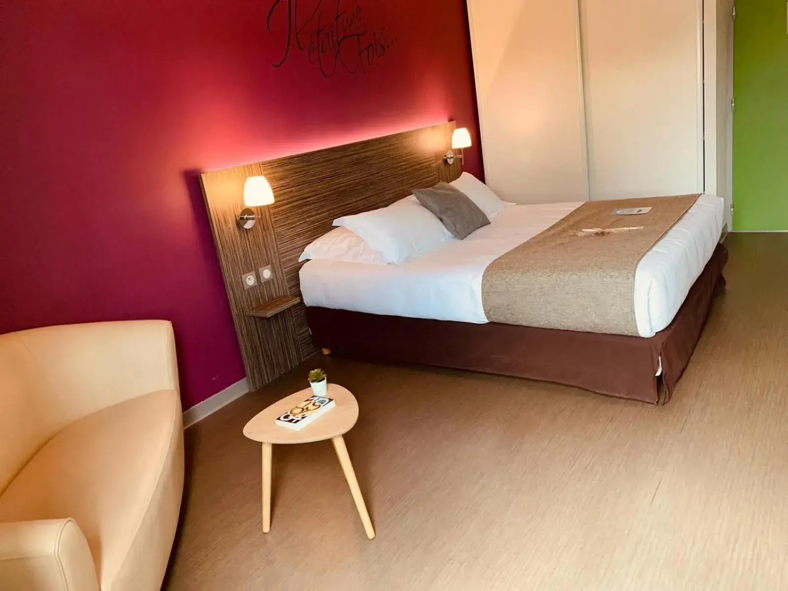 Family Room in Kyriad Saint Chély d'Apcher - Aire de la Lozère Family Room in Kyriad Saint Chély d'Apcher - Aire de la Lozère