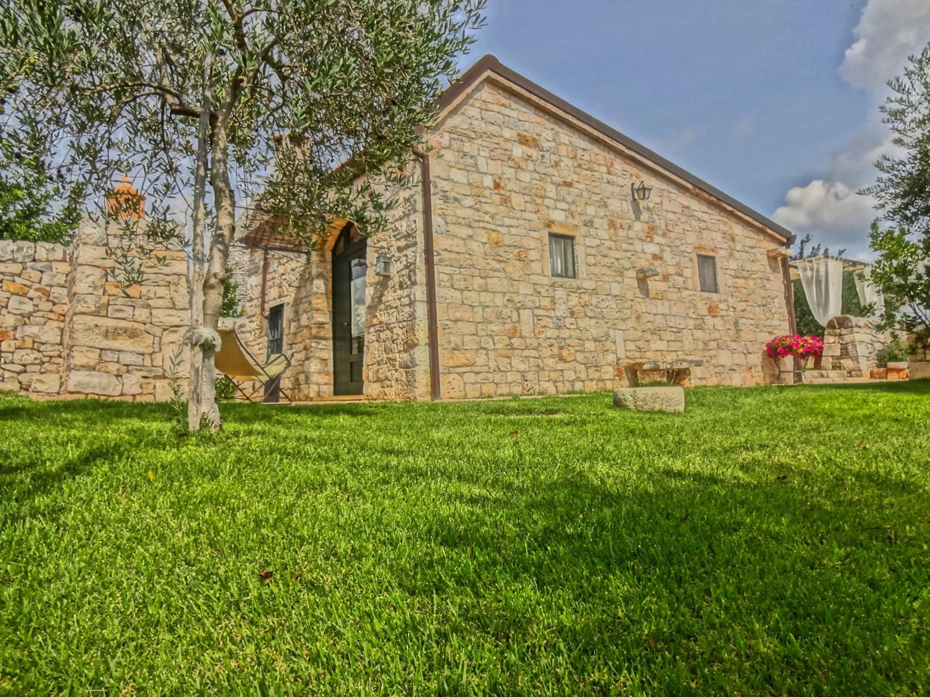 Patio in Masseria Rosa Trulli Relais